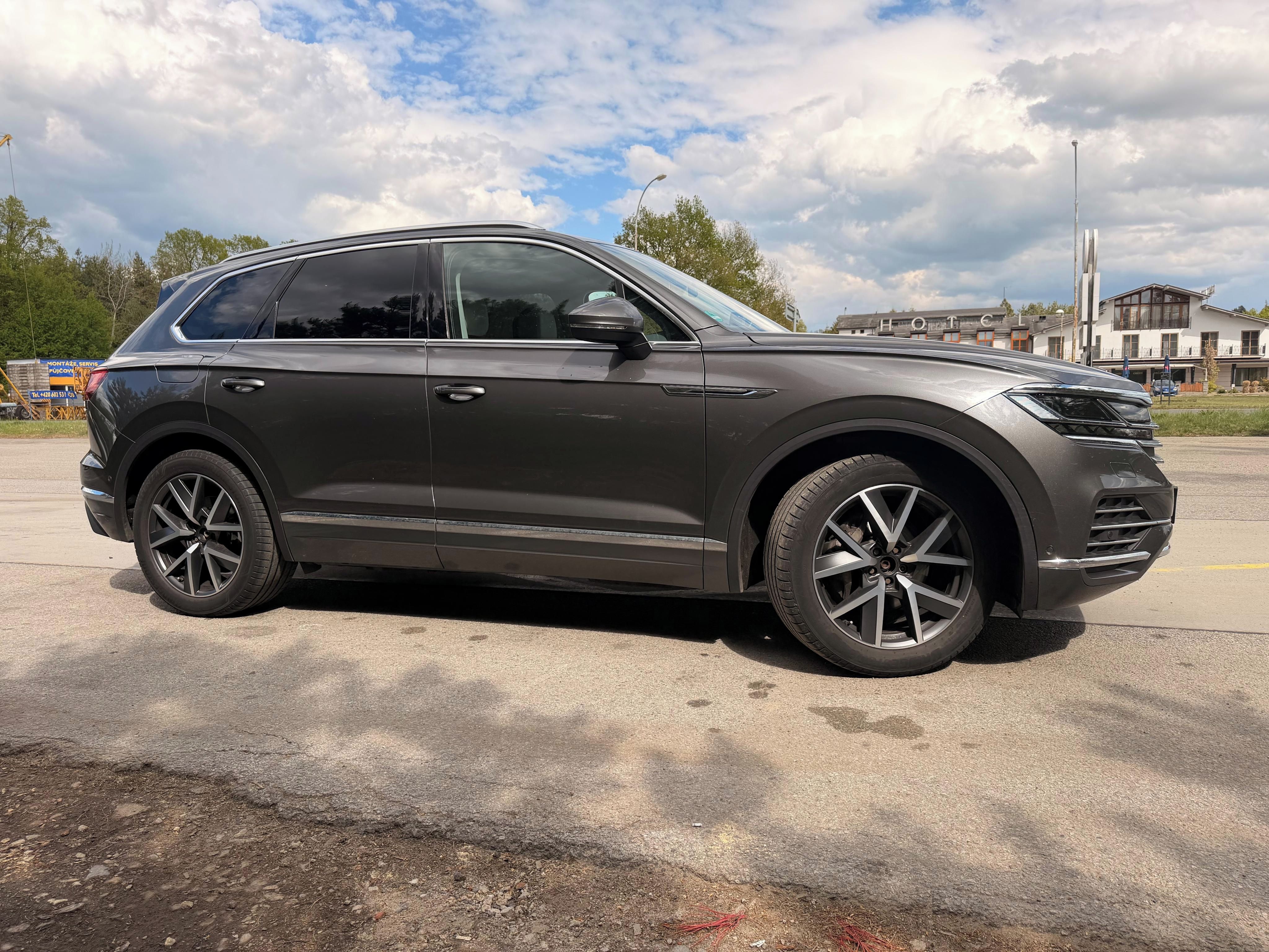 Volkswagen Touareg, najeto servisovano 87000km - fotka 4