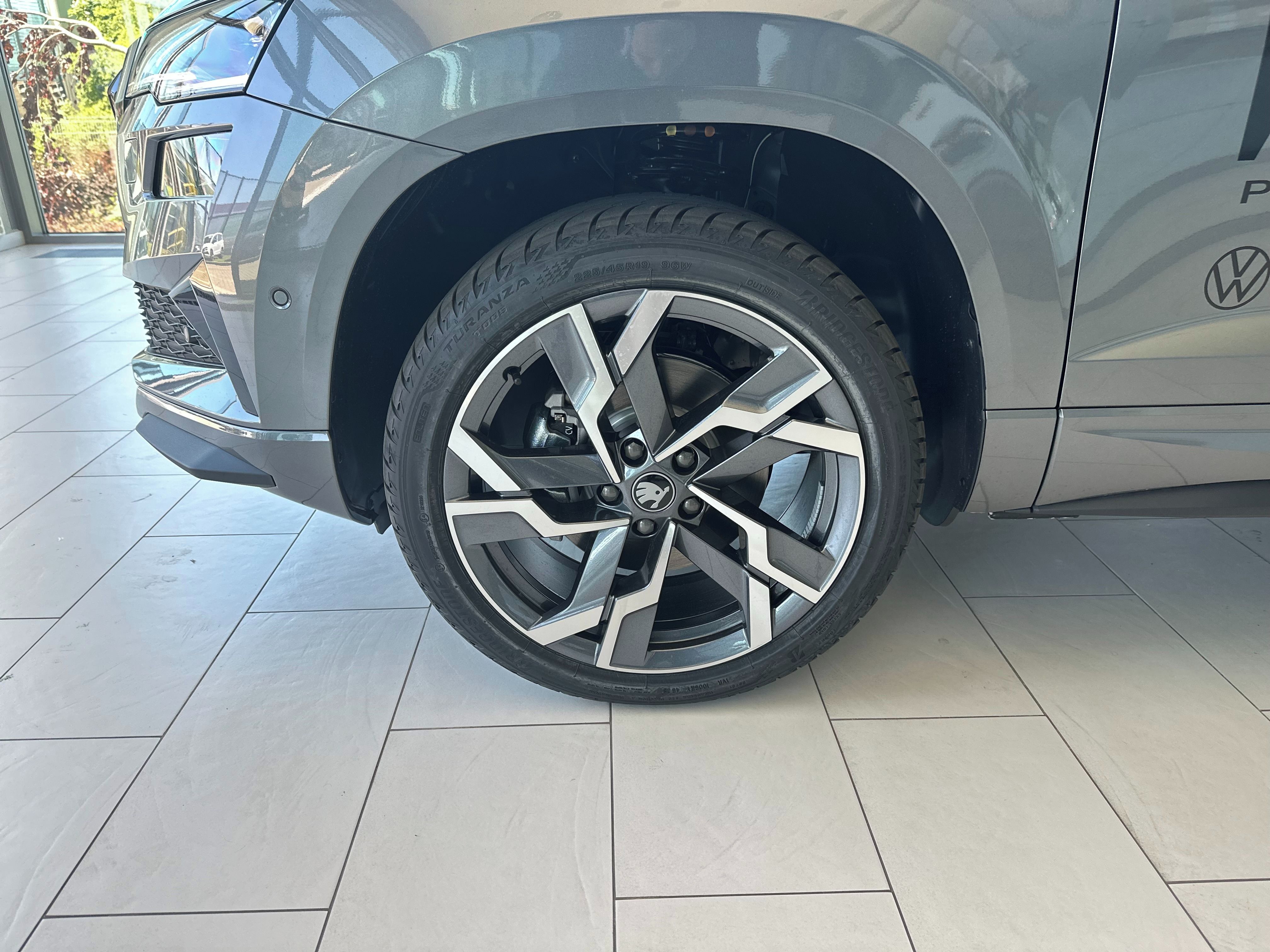 Škoda Karoq, Sportline 2,0 TSI 140 kW 4x4 - fotka 4