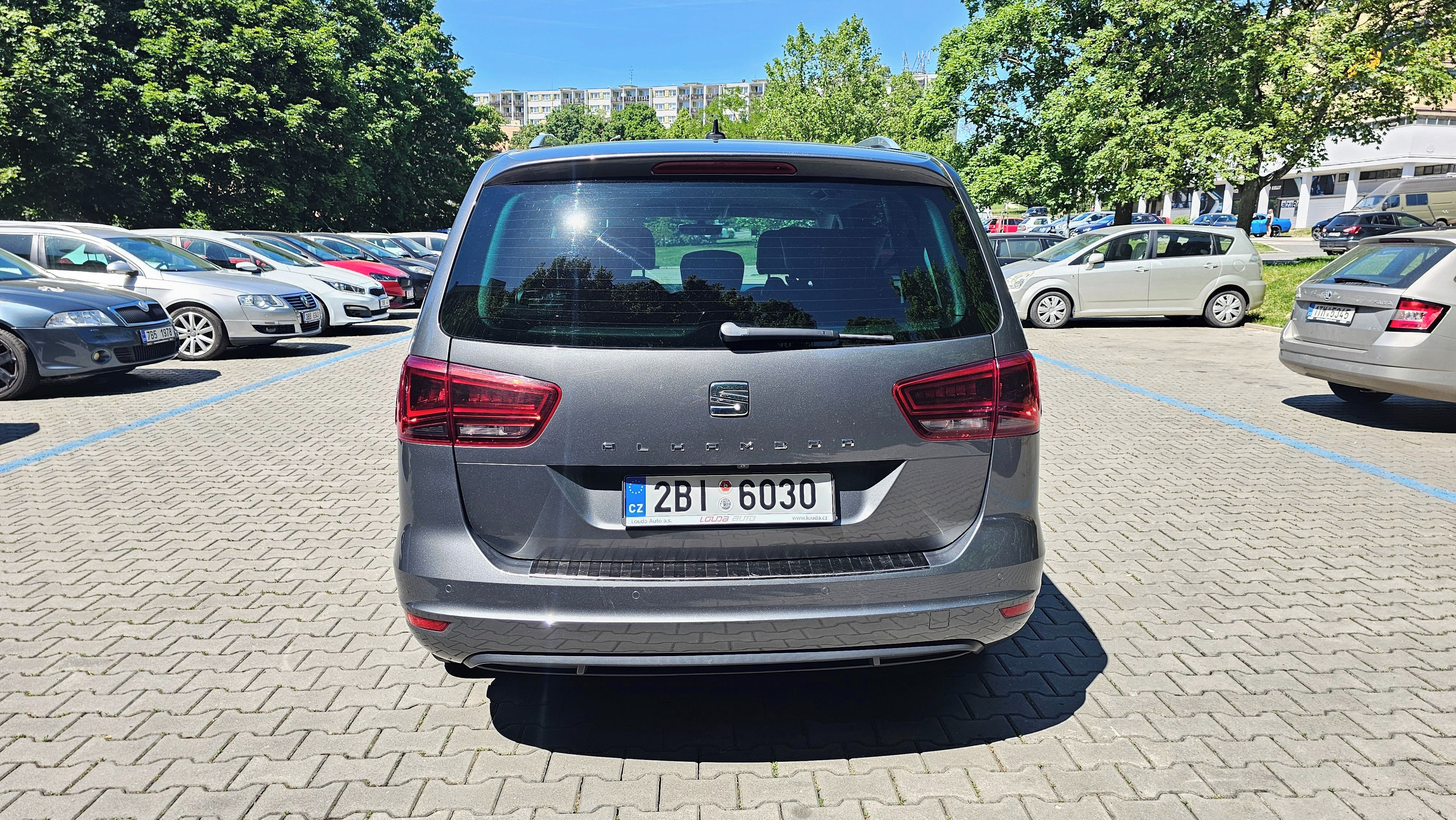 Seat Alhambra, 135kW, 7 míst, tažné - fotka 4