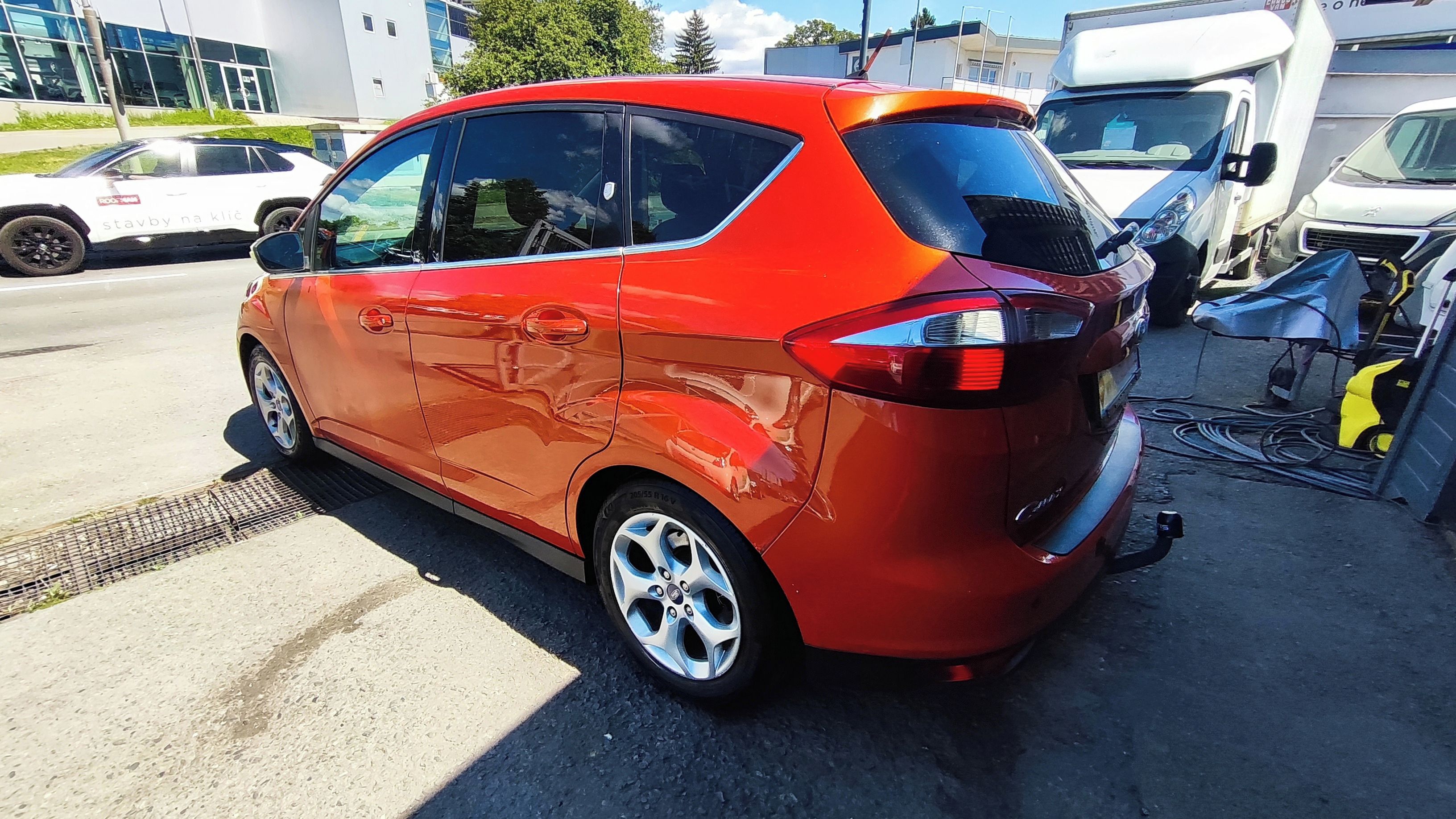 Ford C-MAX, 1.6 16V 92kW Ghia - fotka 3