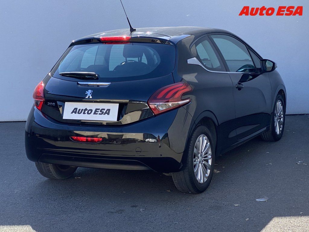 Peugeot 208, 1.2,Allure - fotka 4