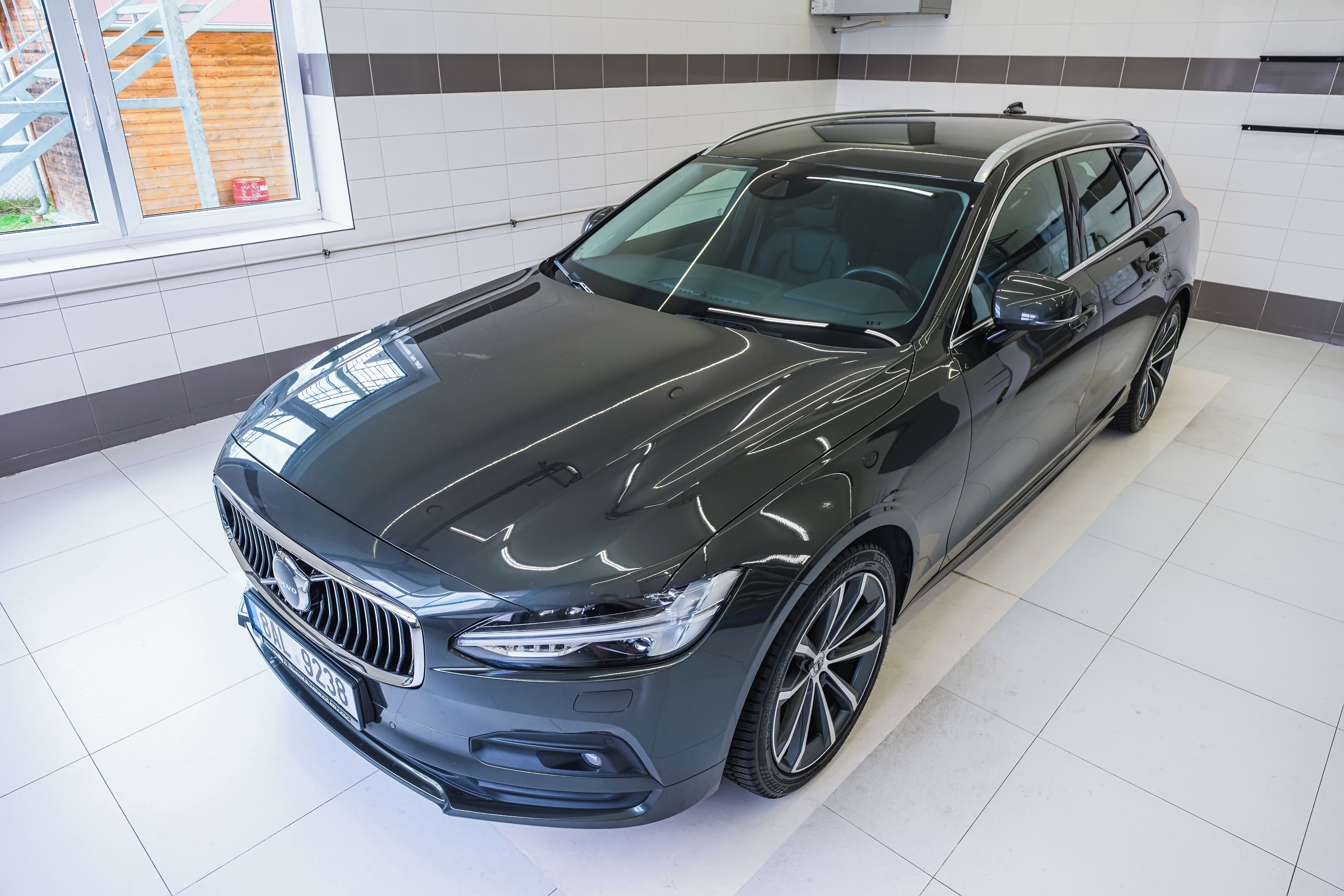 Volvo V90, B4 145kW AT  Momentum Pro - fotka 4