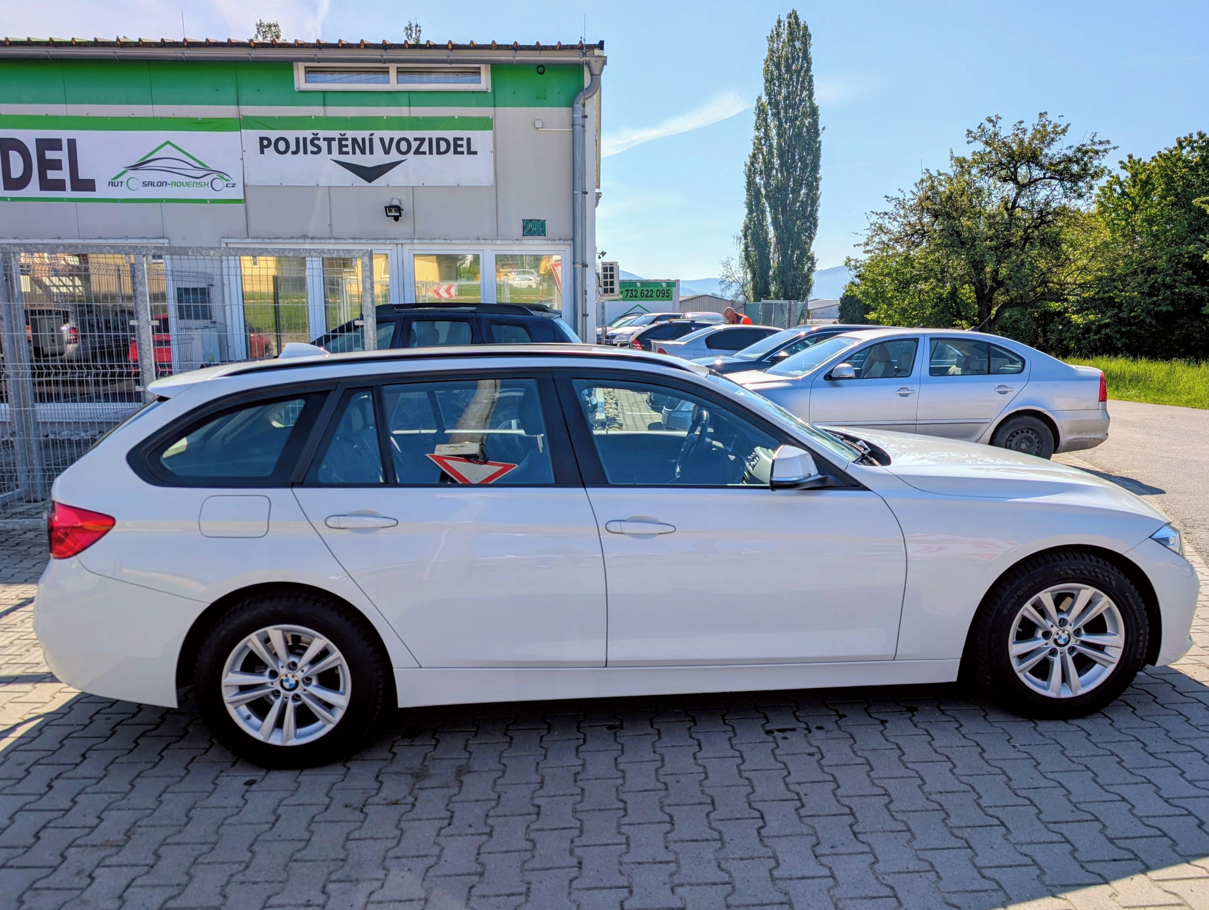 BMW Řada 3, 320i 135kW COMBI AUTOMAT 2019 - fotka 4
