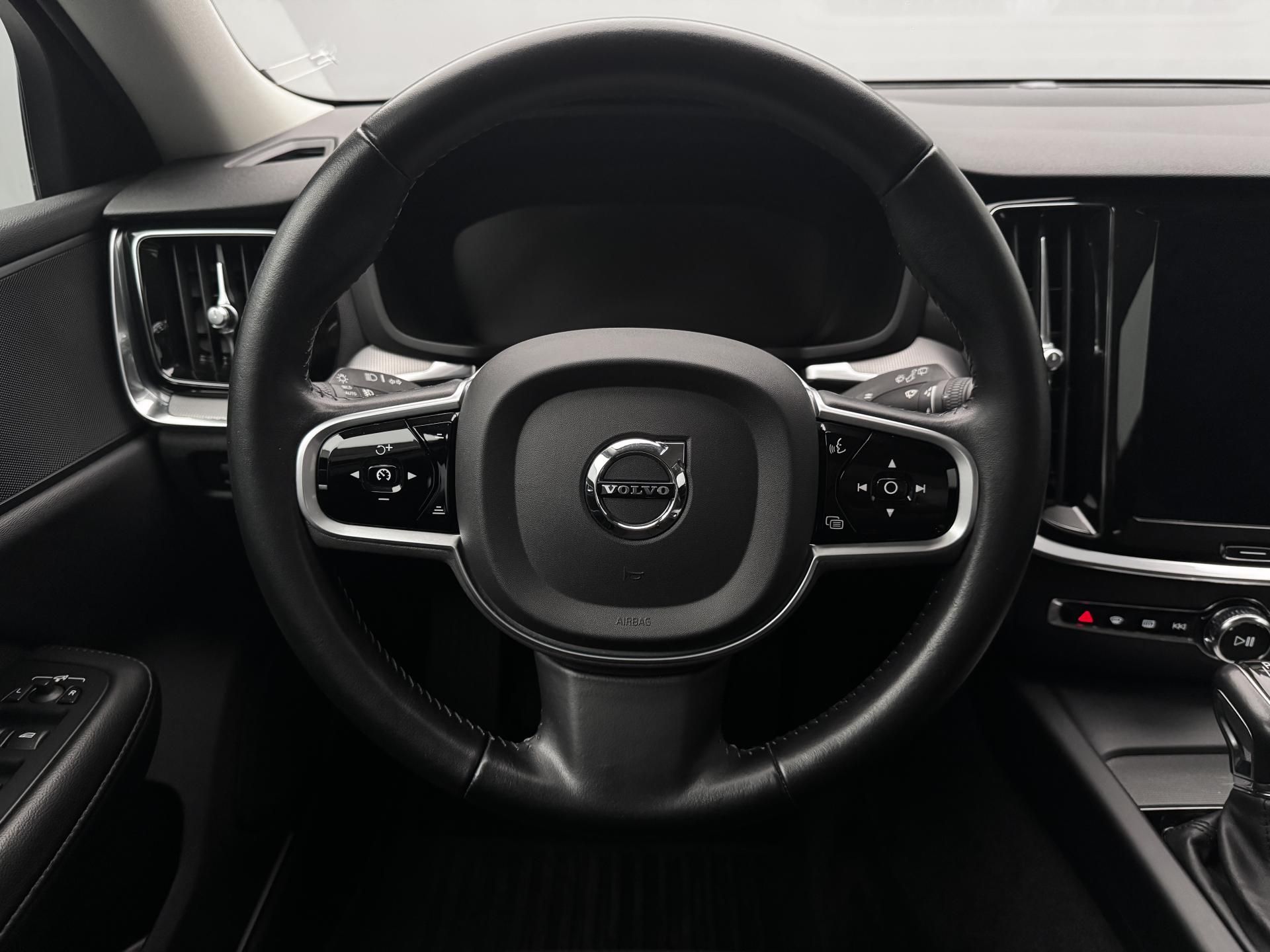 Volvo V60, CC D4 AWD MOMENTUM POLESTAR - fotka 3