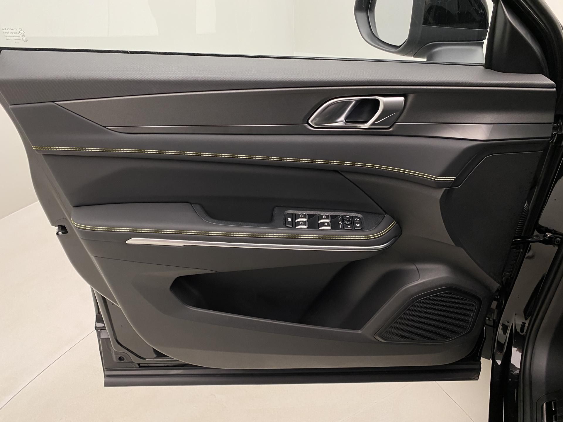 Lynk & Co 01, 01 CORE PHEV AUT CZ - fotka 6