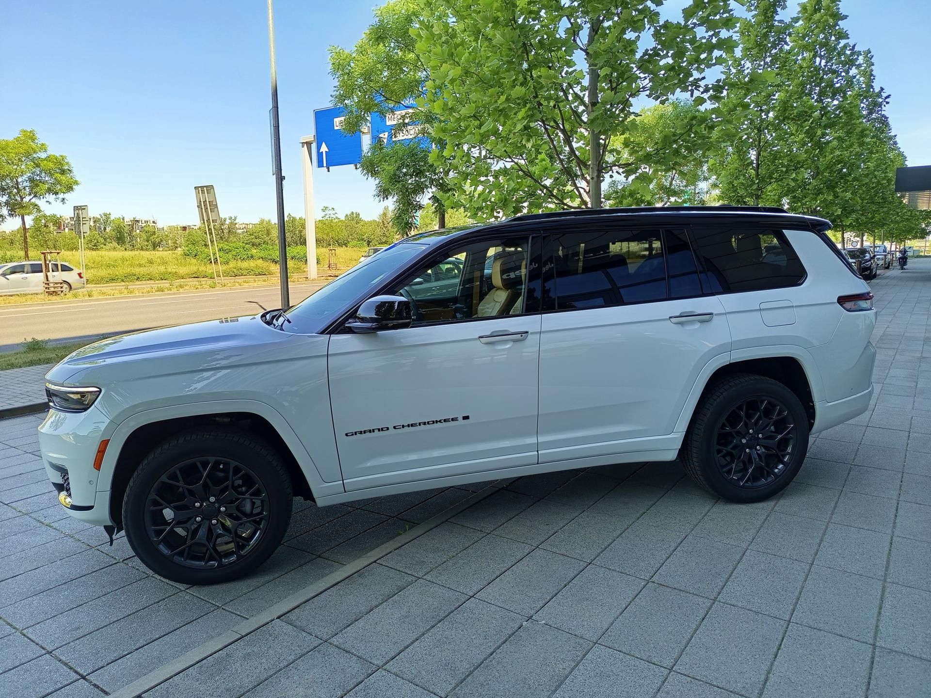 Jeep Grand Cherokee, L Summit Reserve V8 - fotka 5