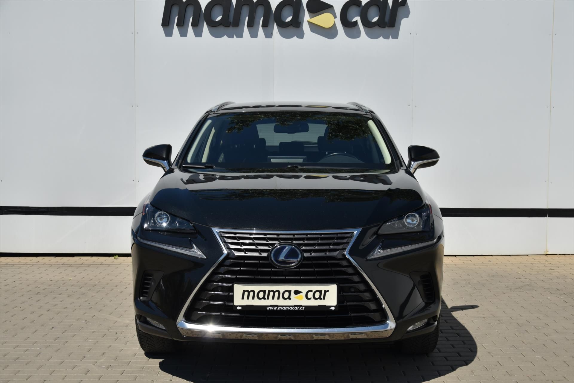 Lexus NX 300h, 2.5 145kW 4WD PRESTIGE ČR - fotka 2