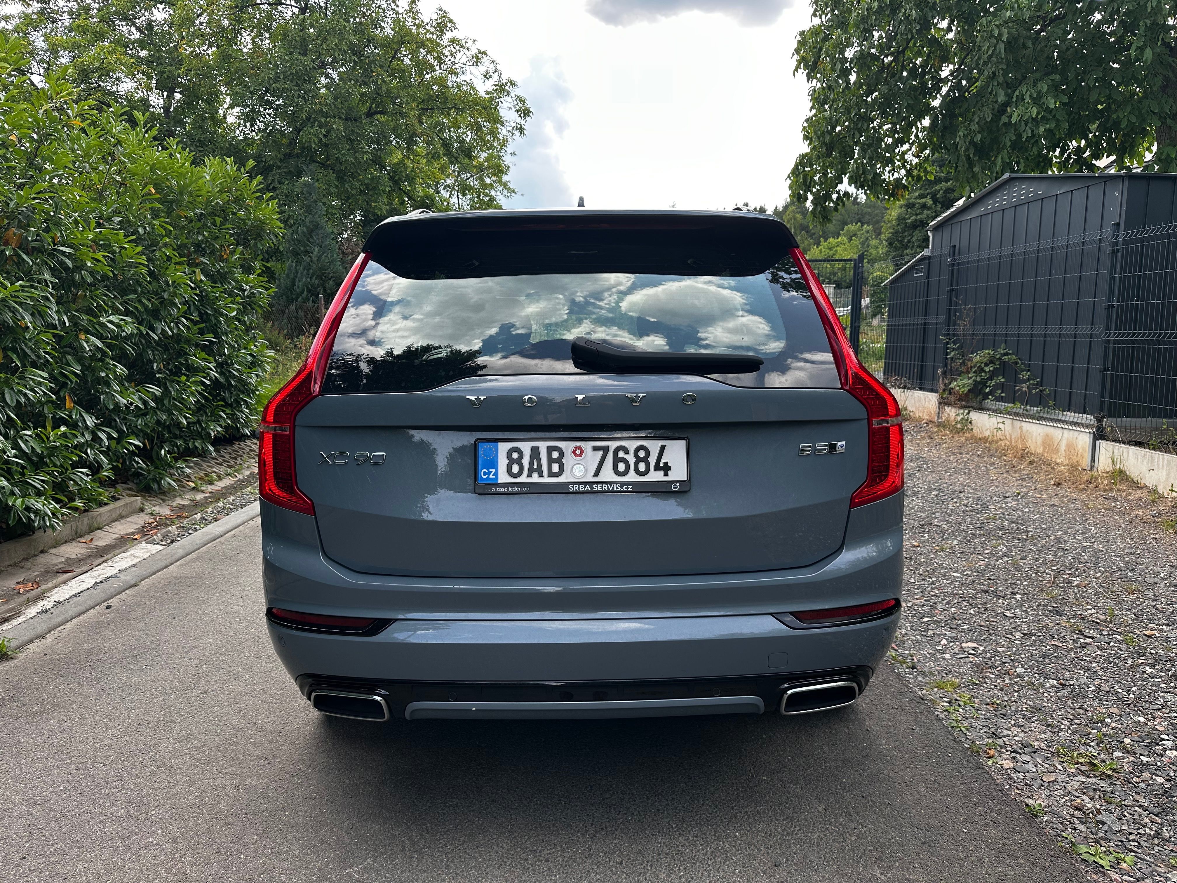 Volvo XC90, B5 diesel v R design - fotka 4
