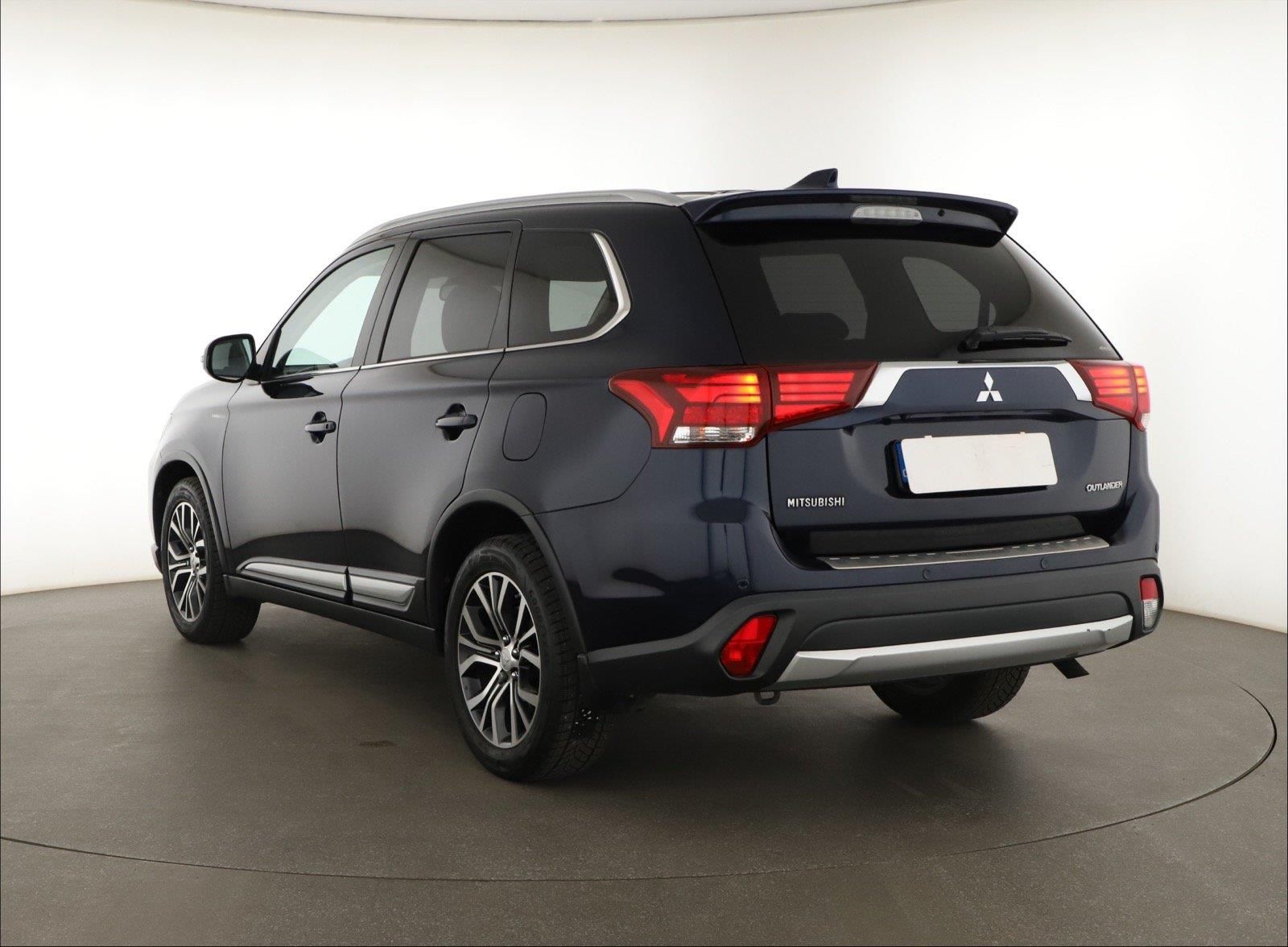 Mitsubishi Outlander, 2.2 DI-D, 4X4, Automat - fotka 4