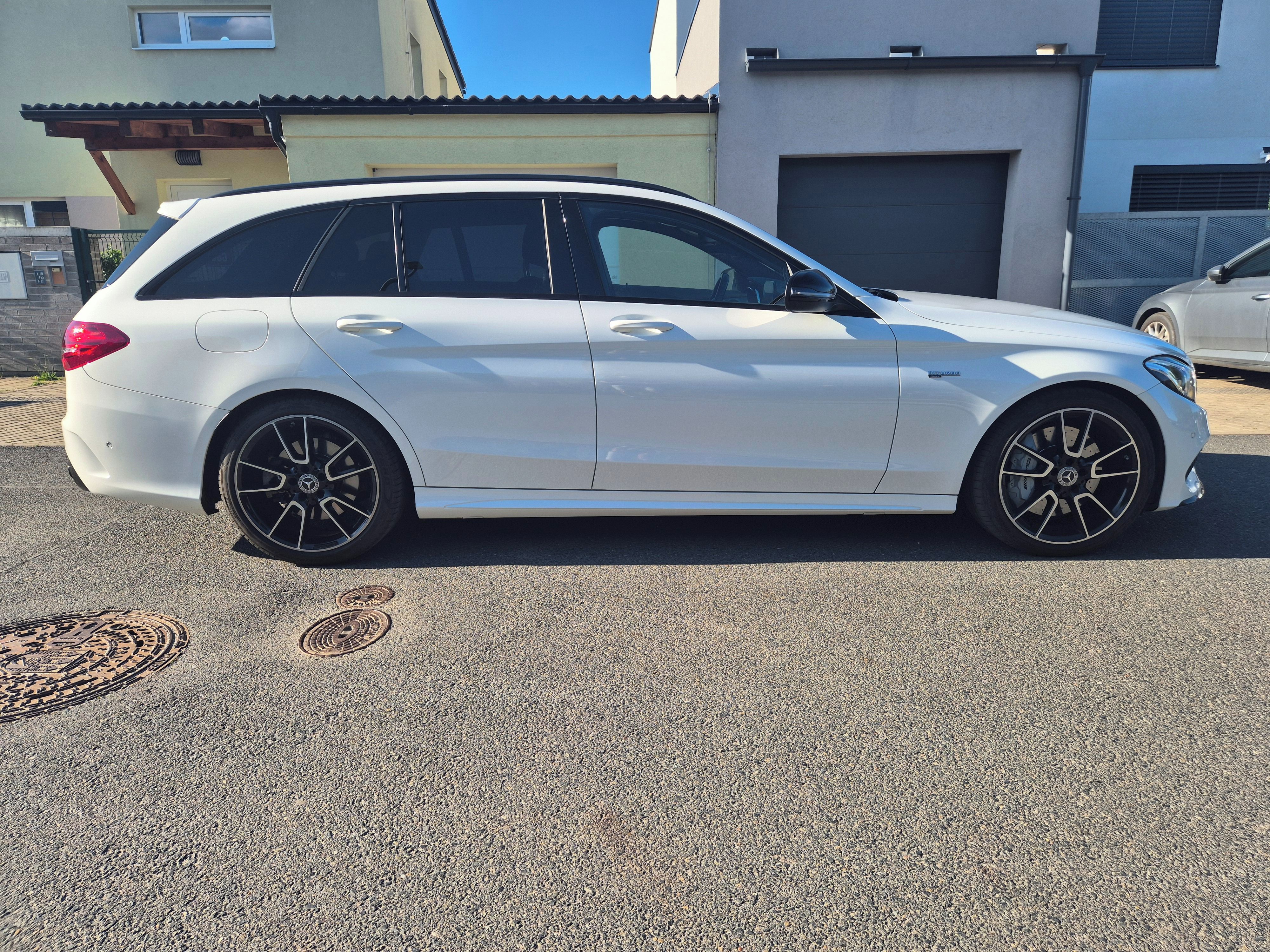 Mercedes-Benz Třídy C, C43 AMG - fotka 4