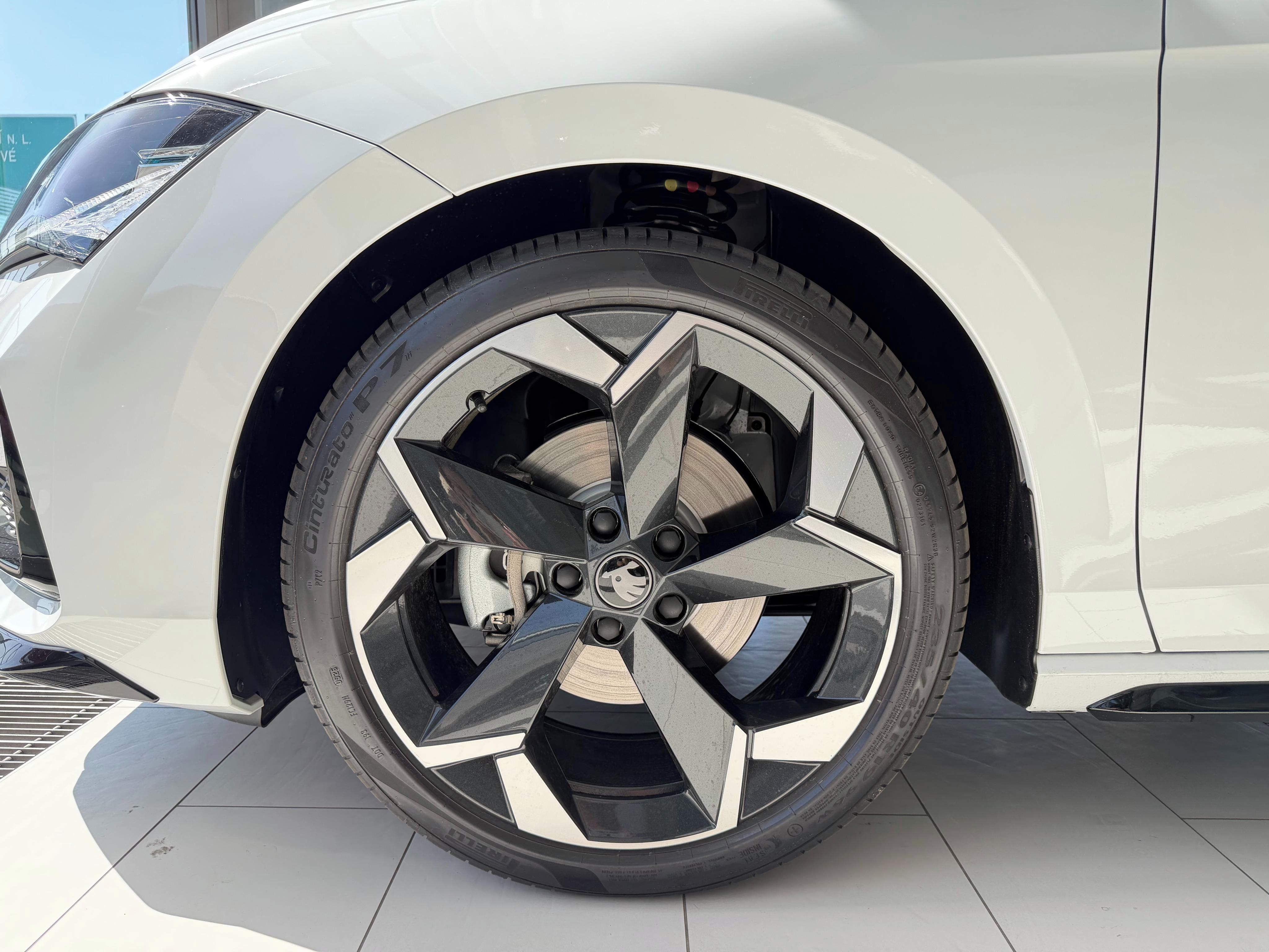 Škoda Superb, Sportline 2,0 TDI 110 kW - fotka 4