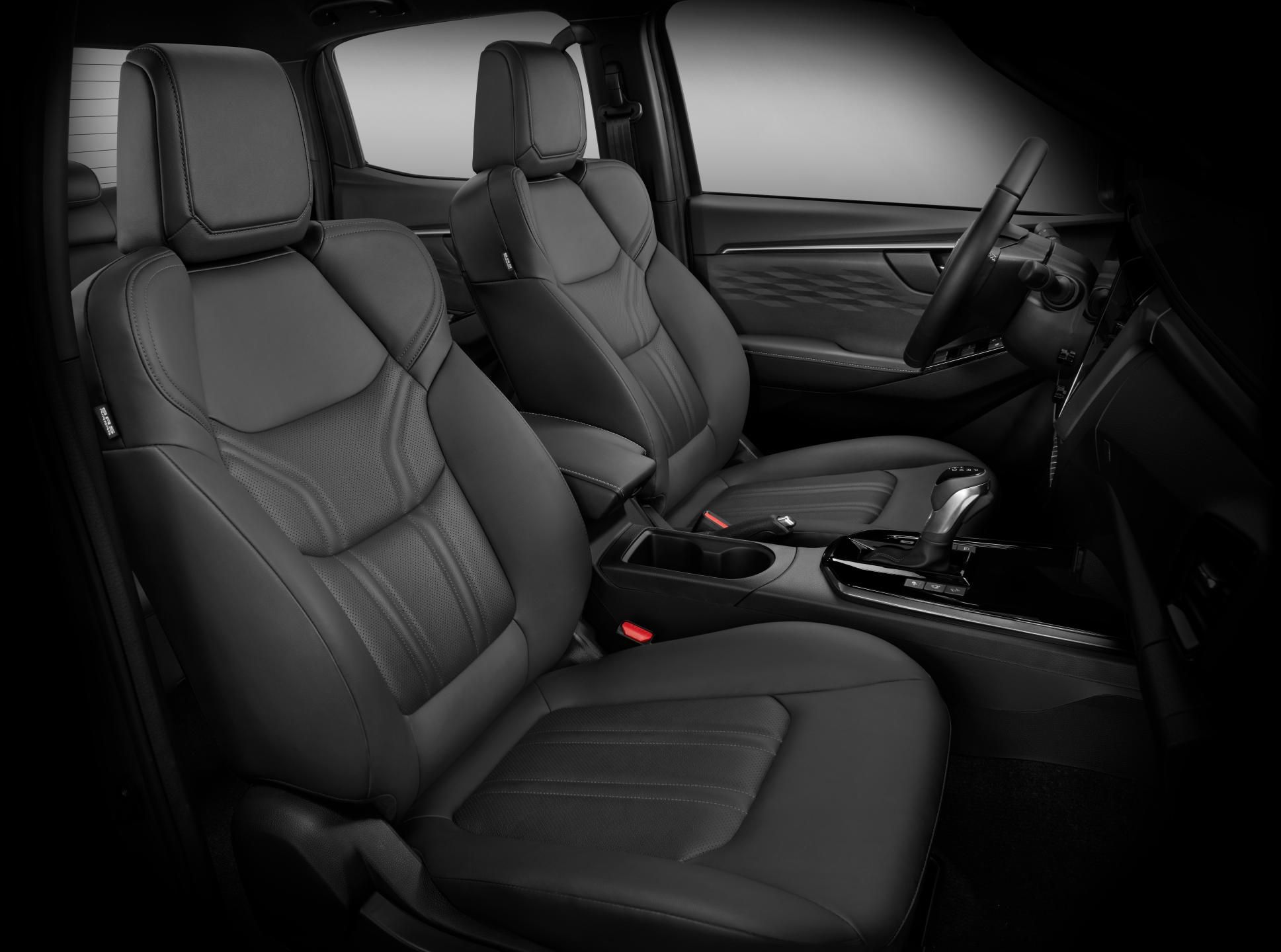 Isuzu D-Max, V-Cross 2.2L 163K 4x4 8st. A/T - fotka 2