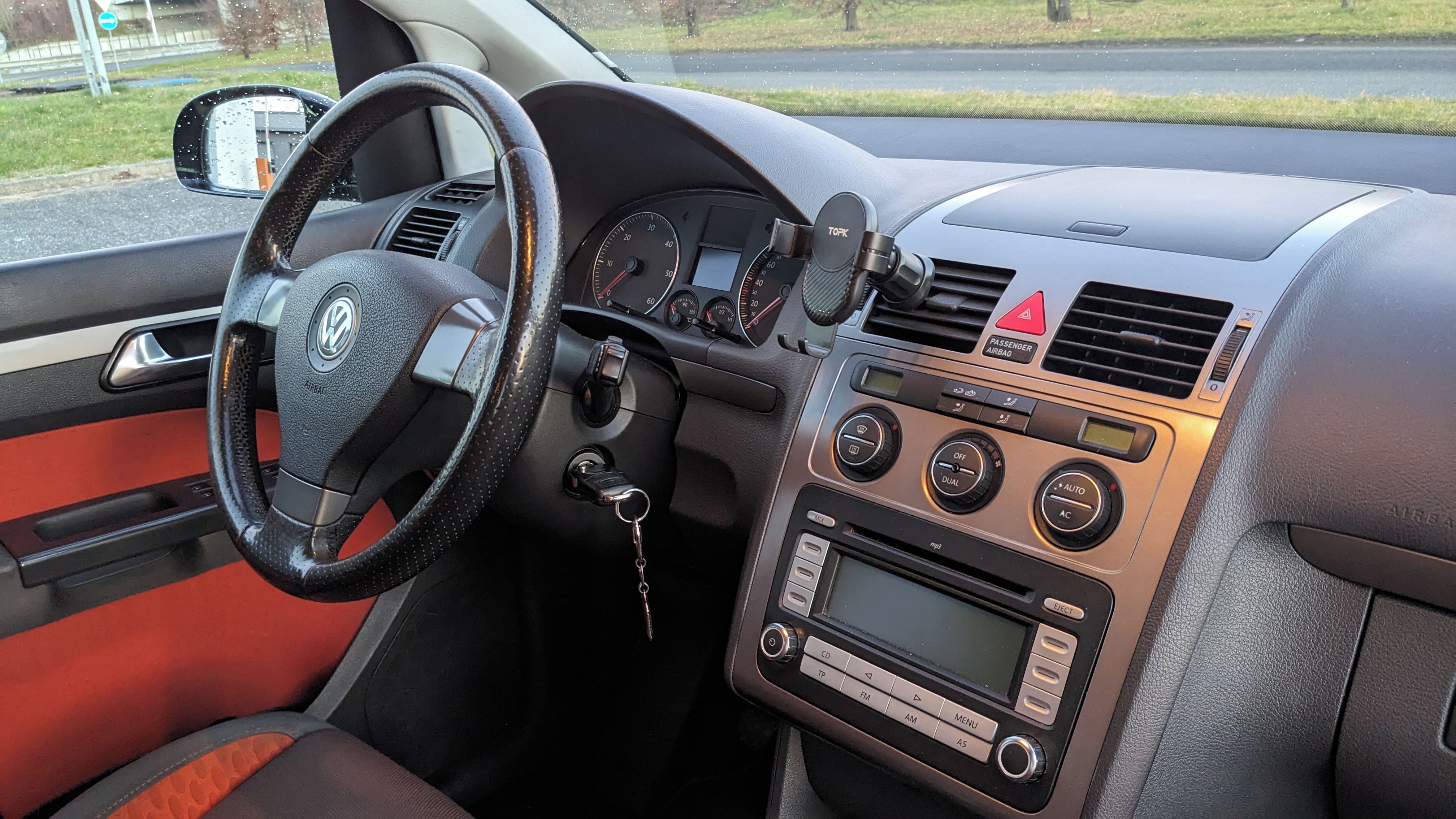 Volkswagen Touran, Cross 2.0 TDi // TAŽNÉ //7MÍST - fotka 5
