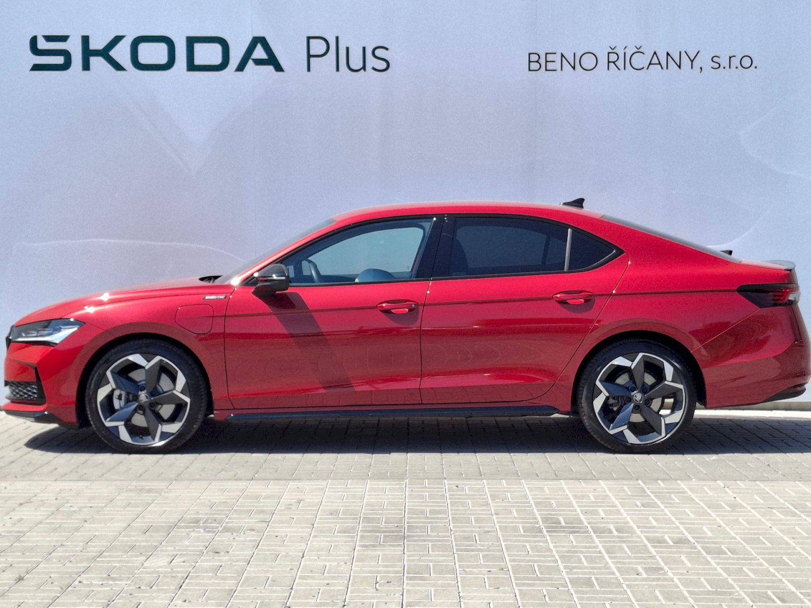 Škoda Superb, iV SportLine DSG 1,5TSi 150kW - fotka 3