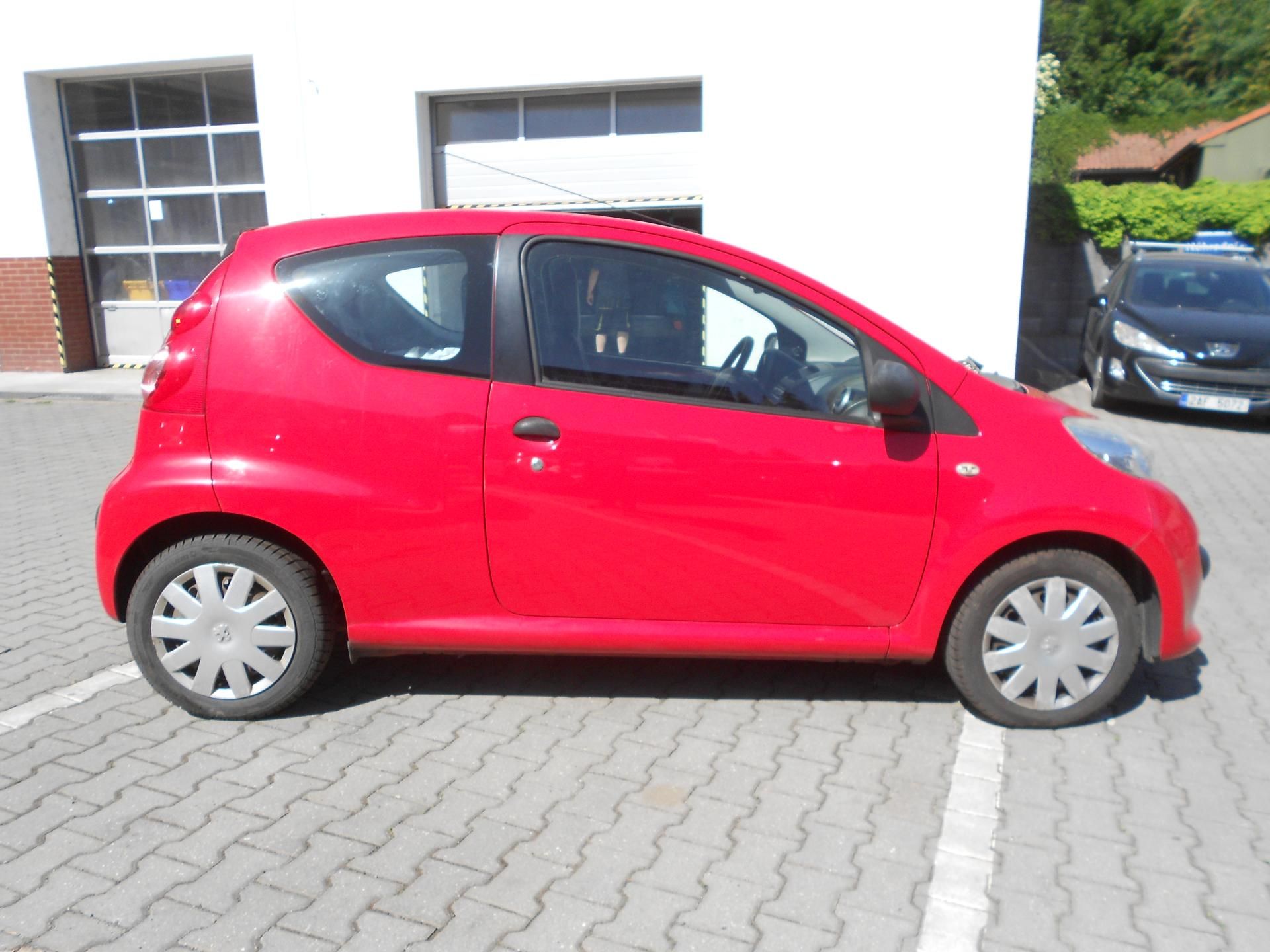 Peugeot 107, 1,0i 1.majitel, plná historie - fotka 4