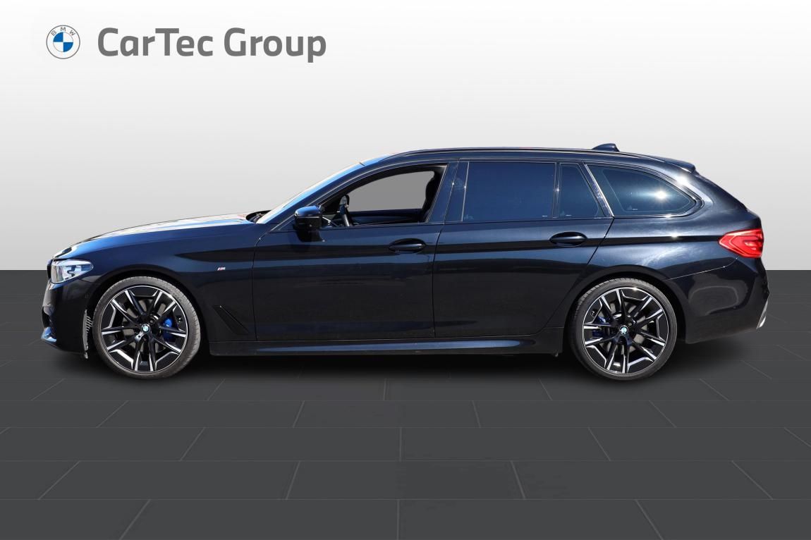 BMW Řada 5, 530d xDrive Touring - fotka 2