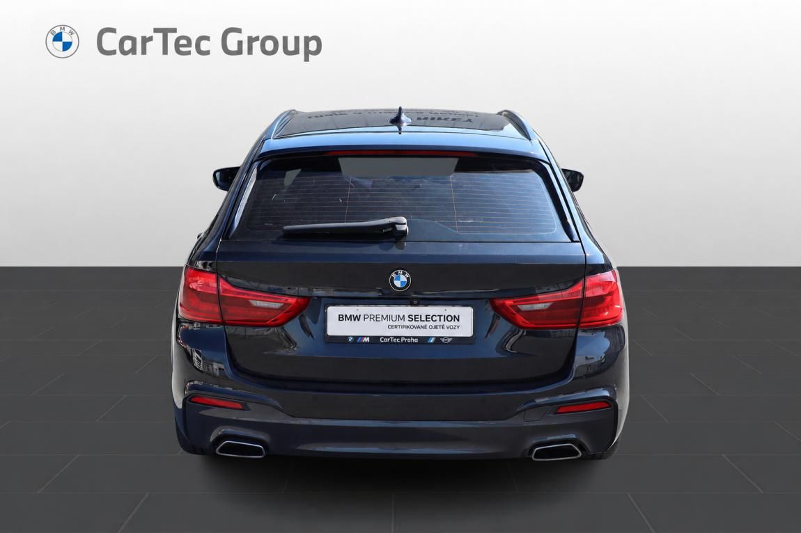 BMW Řada 5, 530d xDrive Touring - fotka 3