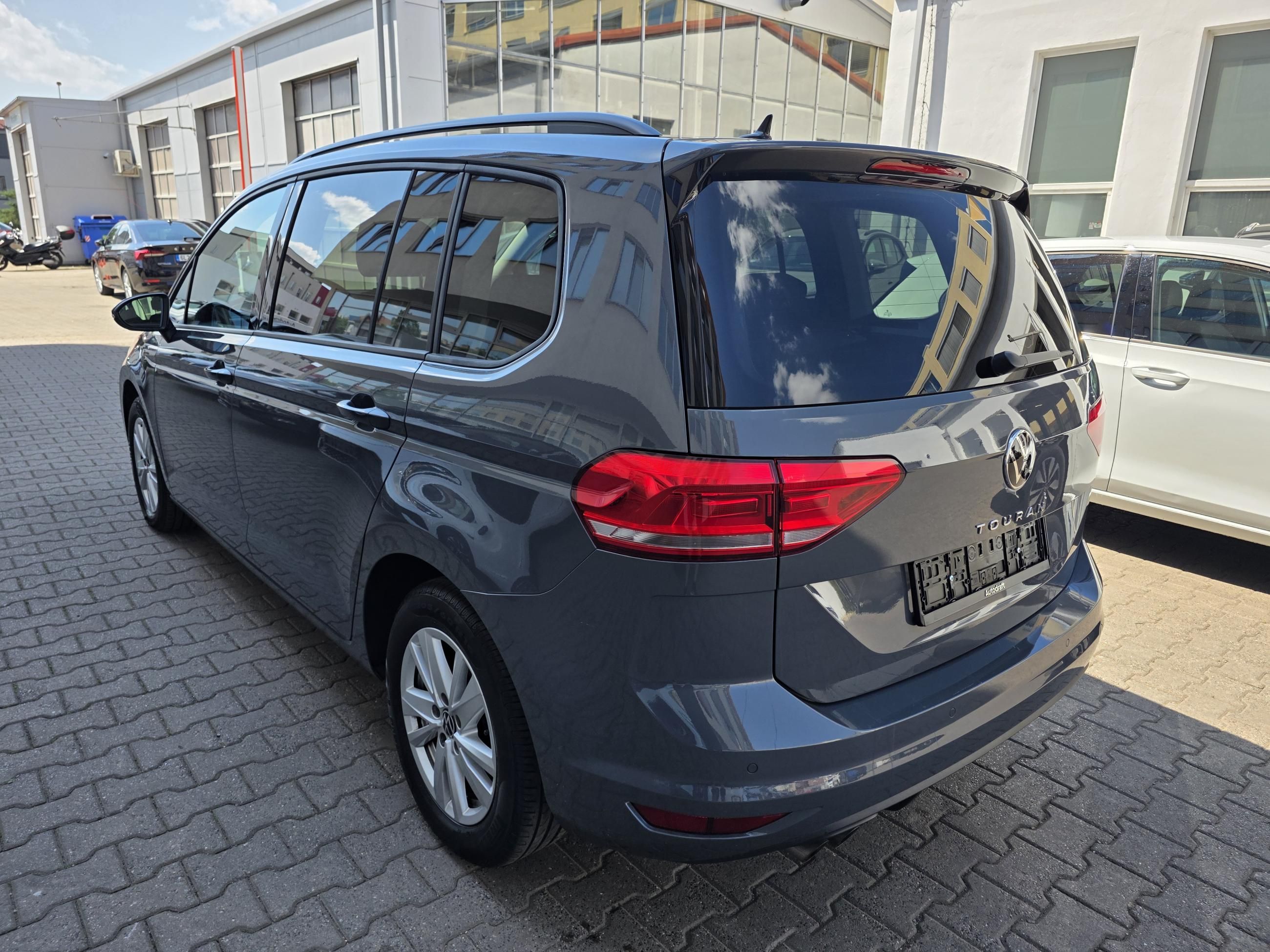 Volkswagen Touran, 2.0 TDI 110kW DSG / ALU 16'' - fotka 4