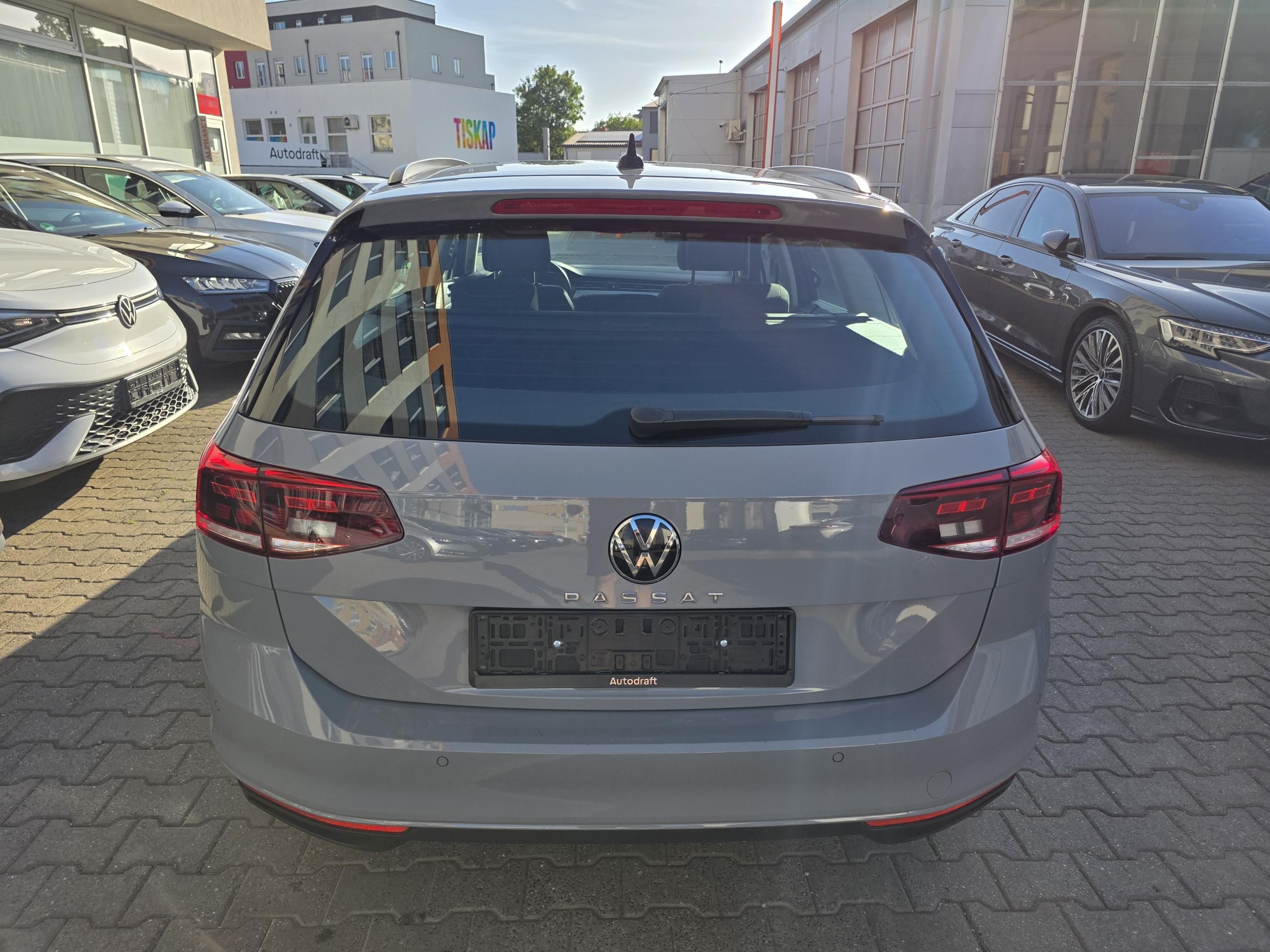 Volkswagen Passat Variant, 2.0 TDI 110kW DSG / 2x sada AL - fotka 5