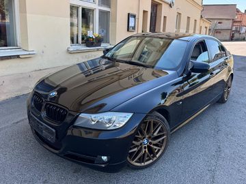 e90 320i 105kW Facelift.