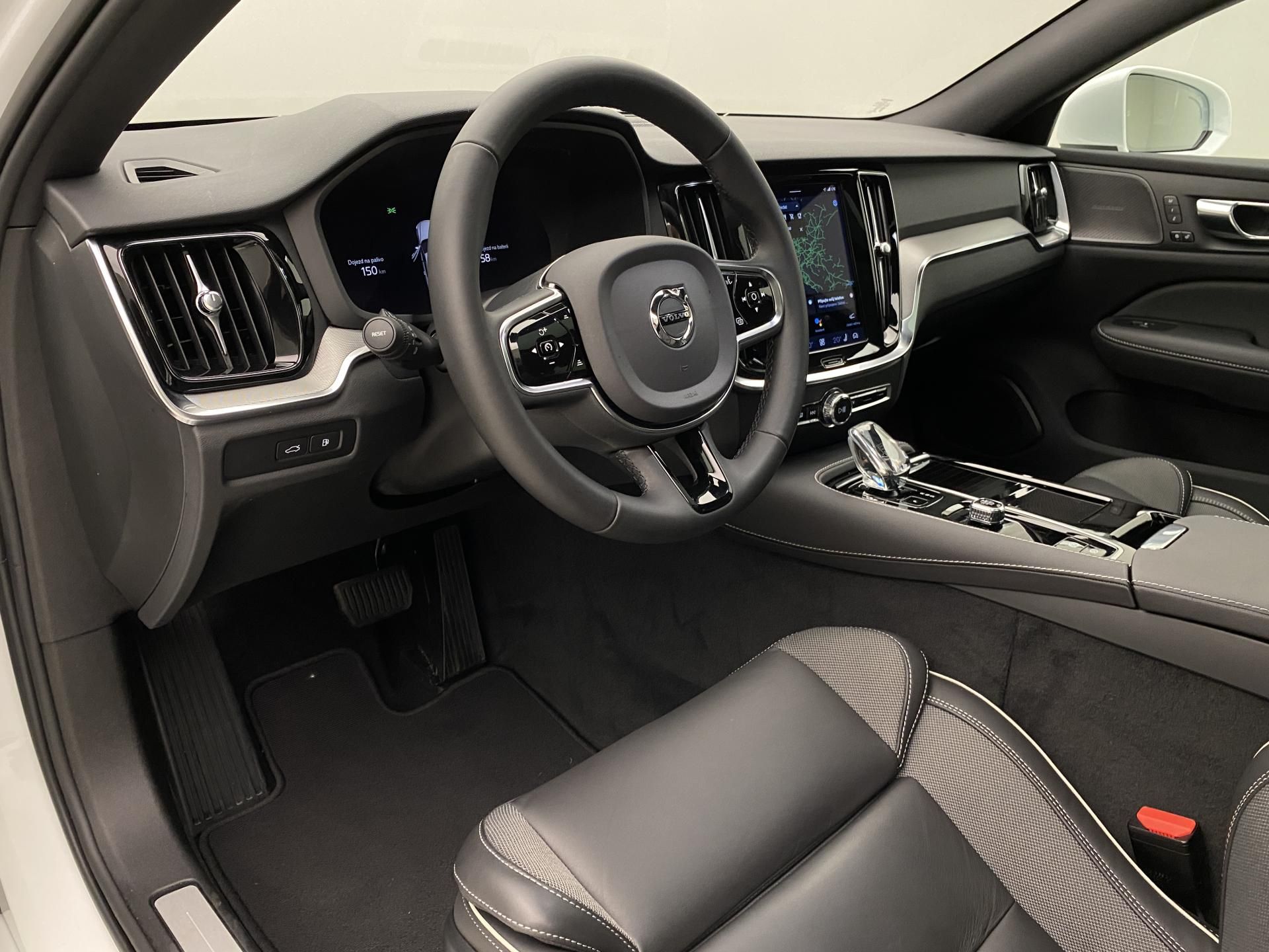 Volvo V60, T6 AWD RECHARGE BRIGHT PLUS - fotka 3