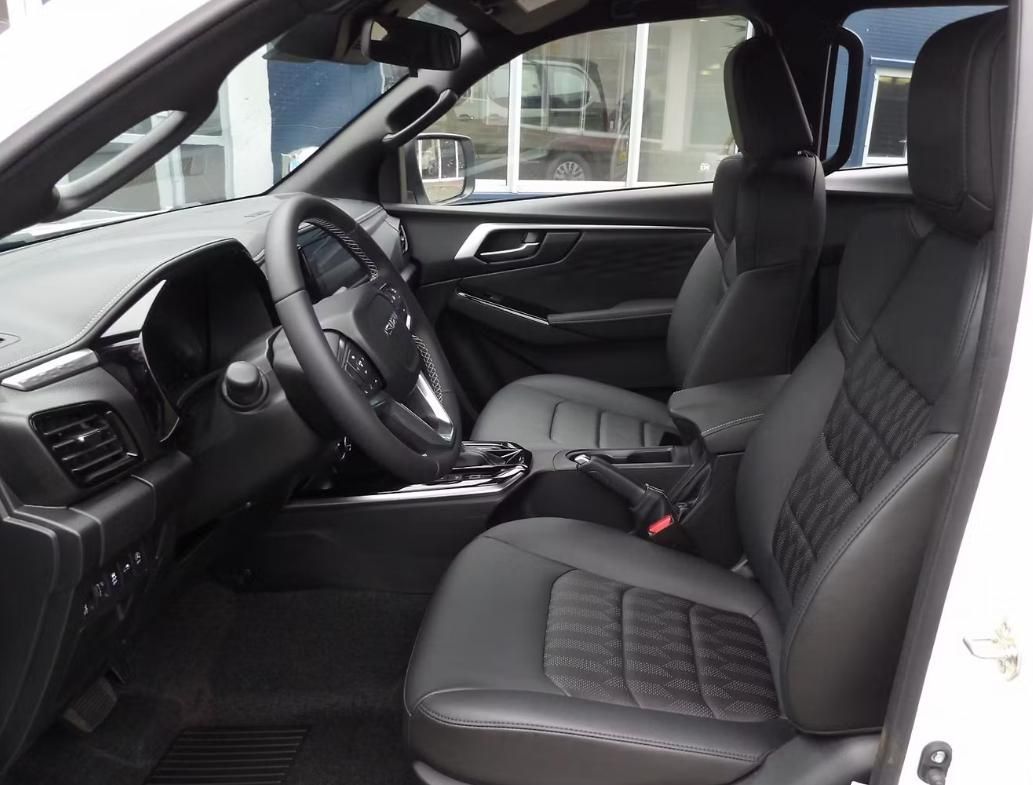 Isuzu D-Max, LSE 2.2L 163K 4x4 8st. A/T - fotka 3