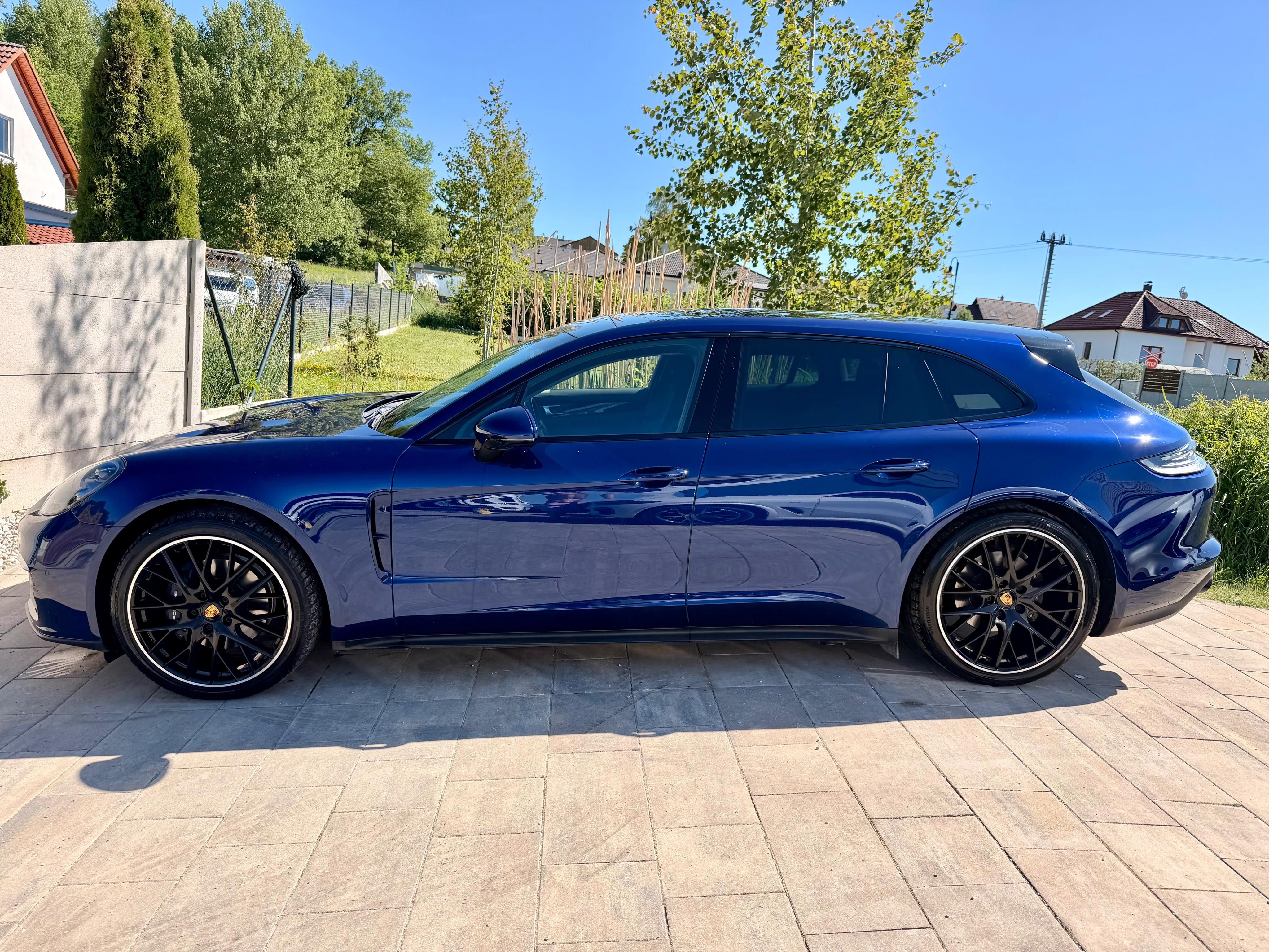 Porsche Panamera, Panamera 4 Platinum Edition ČR - fotka 2