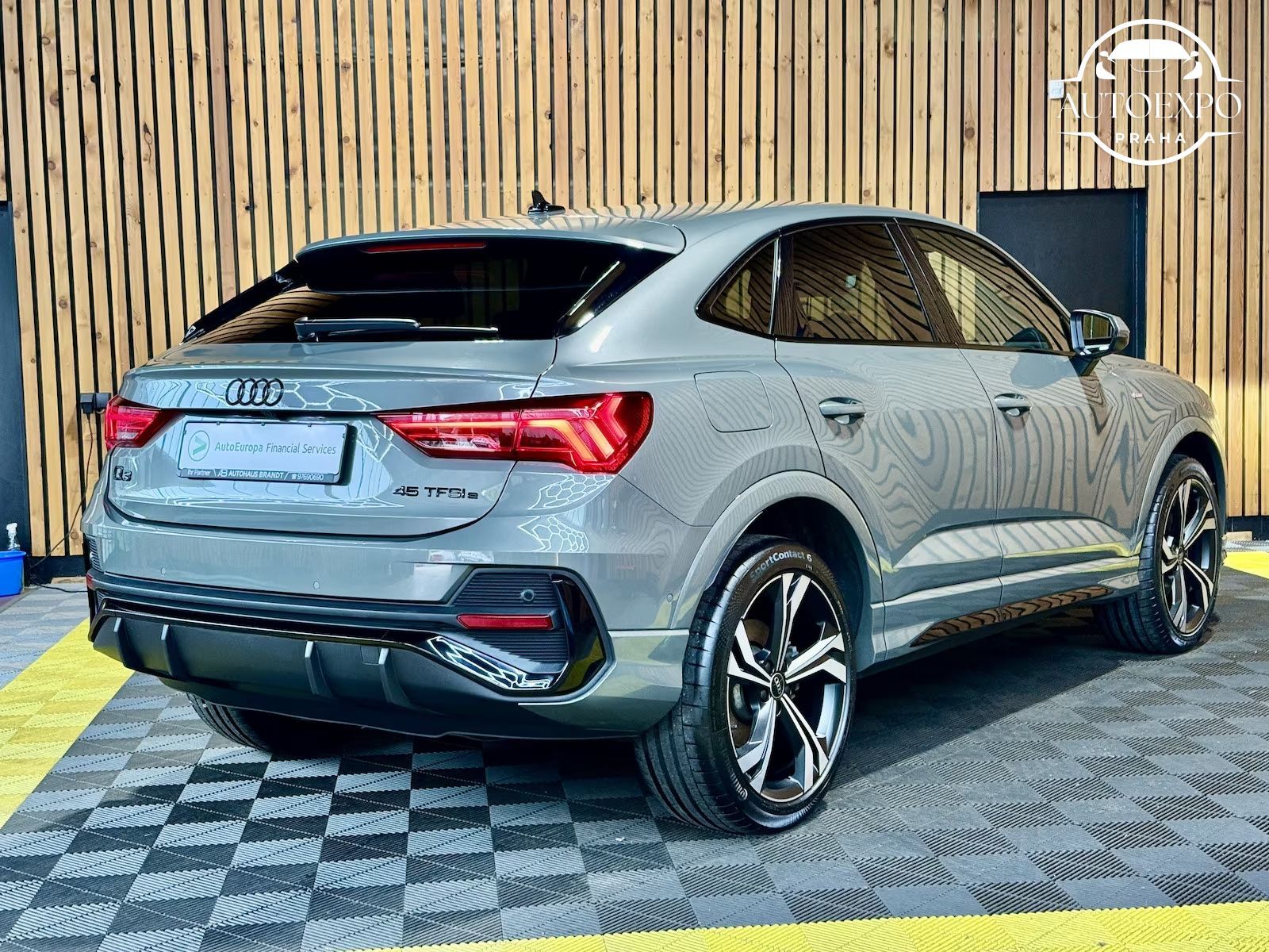 Audi Q3, Sportback 45TFSI e S Line - fotka 4