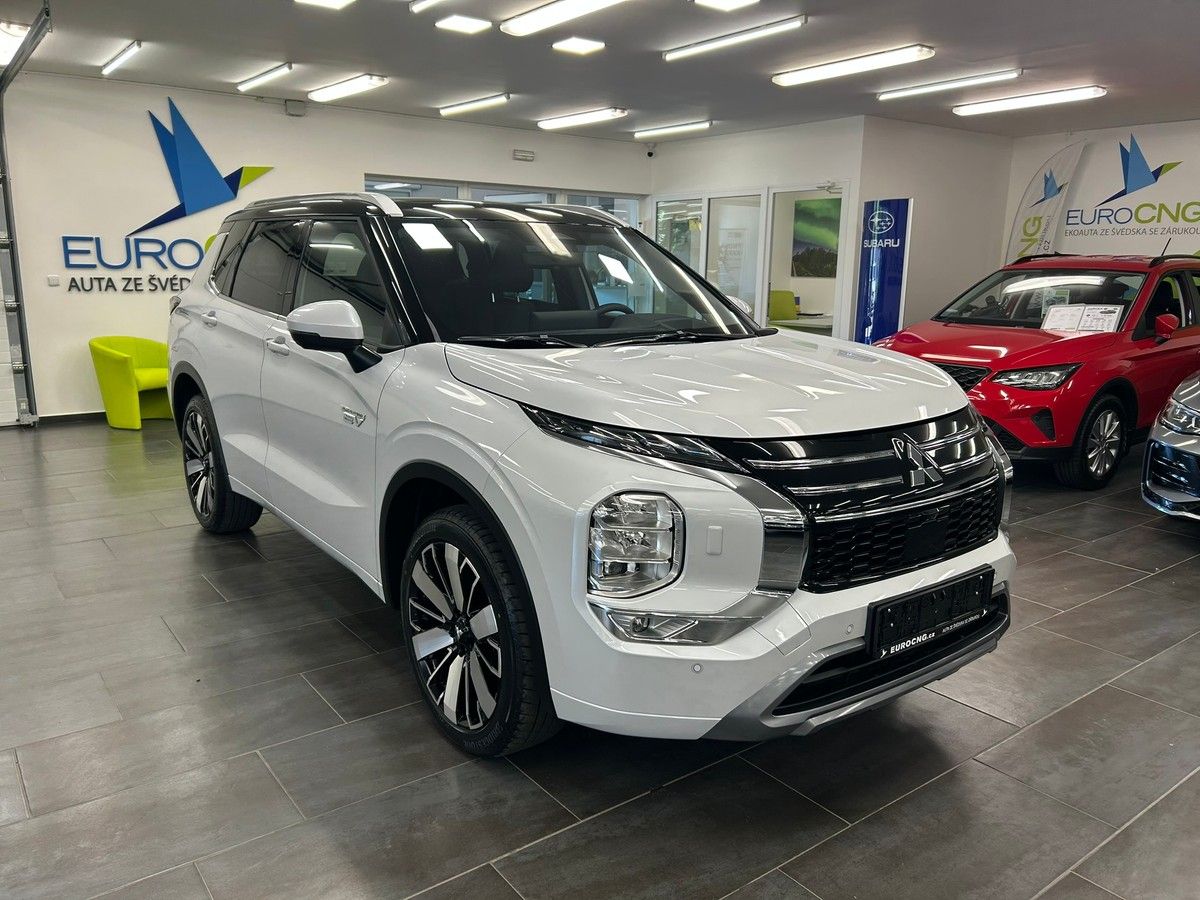 Mitsubishi Outlander, 2.4 PHEV Instyle | 8 let | Nov - fotka 2