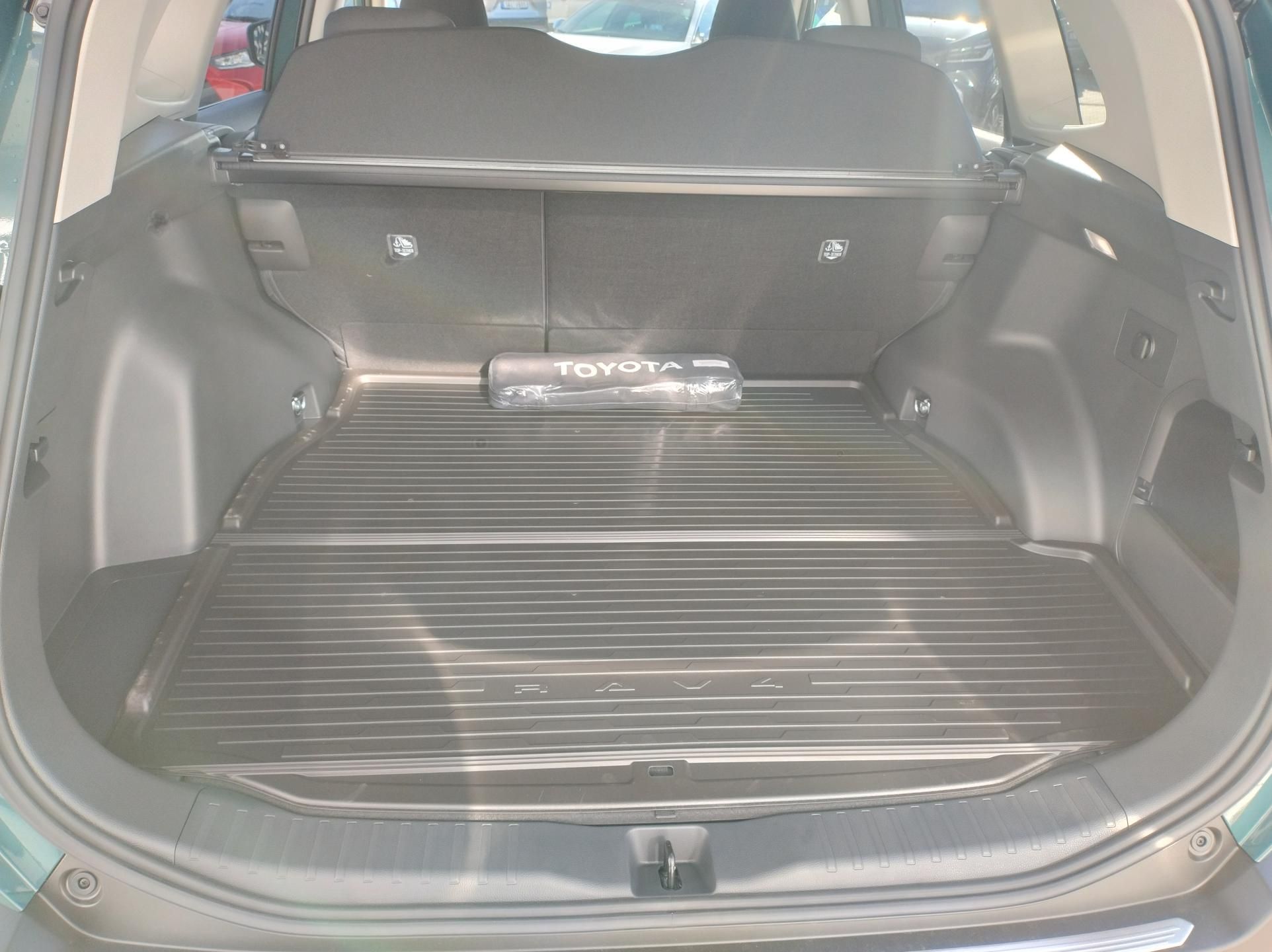 Toyota Rav4, 2.5 FHEV 4X2 Comfort Business - fotka 6