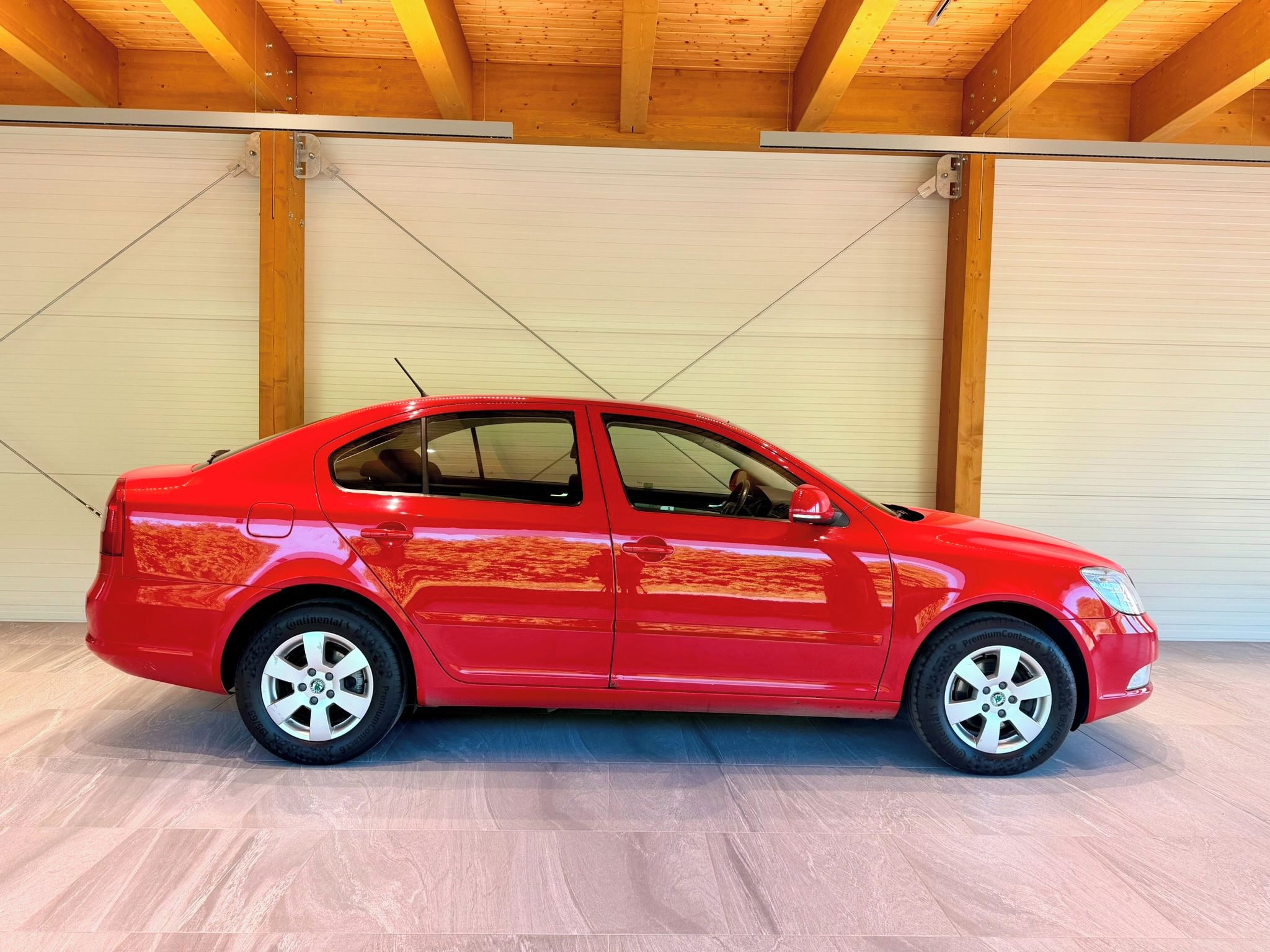 Škoda Octavia, 1.6 TDi 77 Kw Ambition Plus - fotka 2