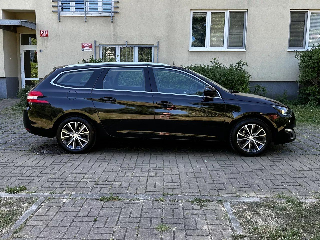 Peugeot 308, 1.2 96kW ALLURE Tažné Panorama - fotka 4