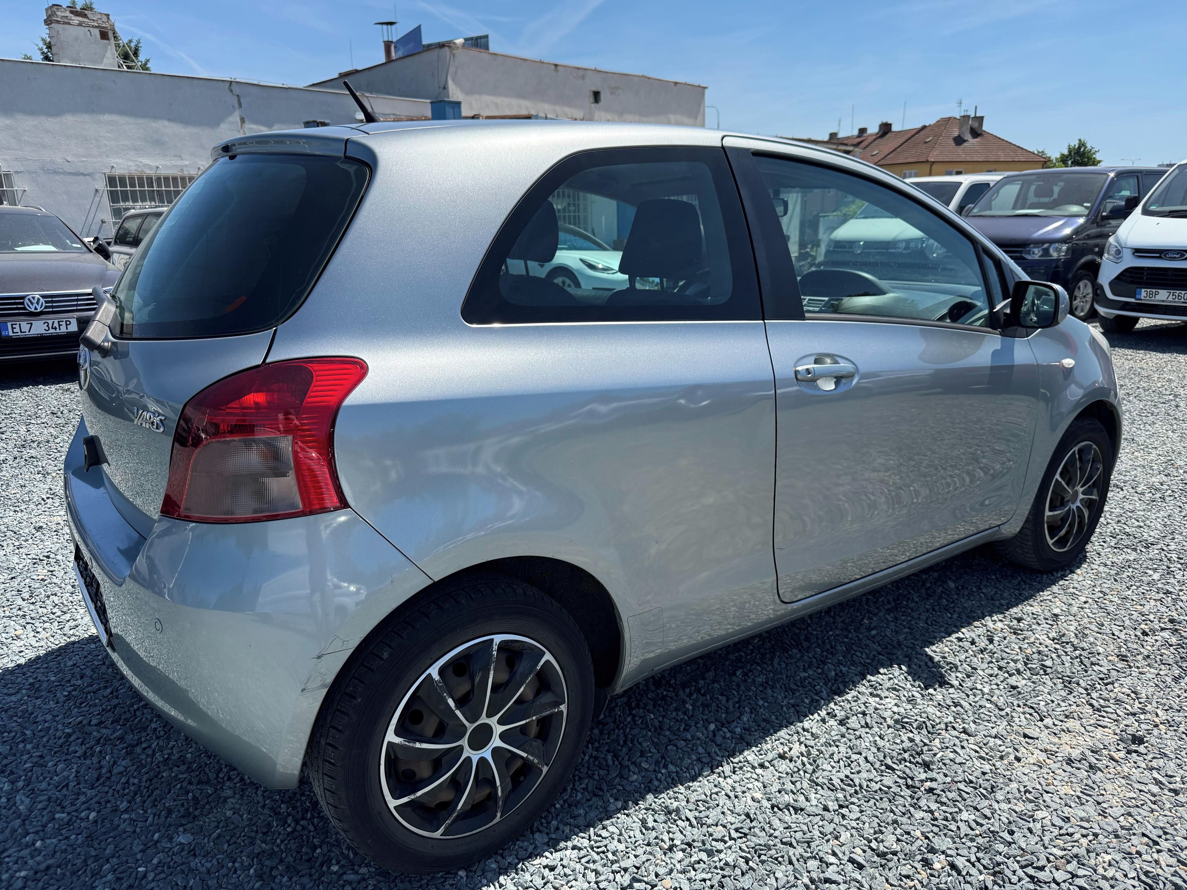 Toyota Yaris, 1.3 VVT-I 64Kw Automat - fotka 6