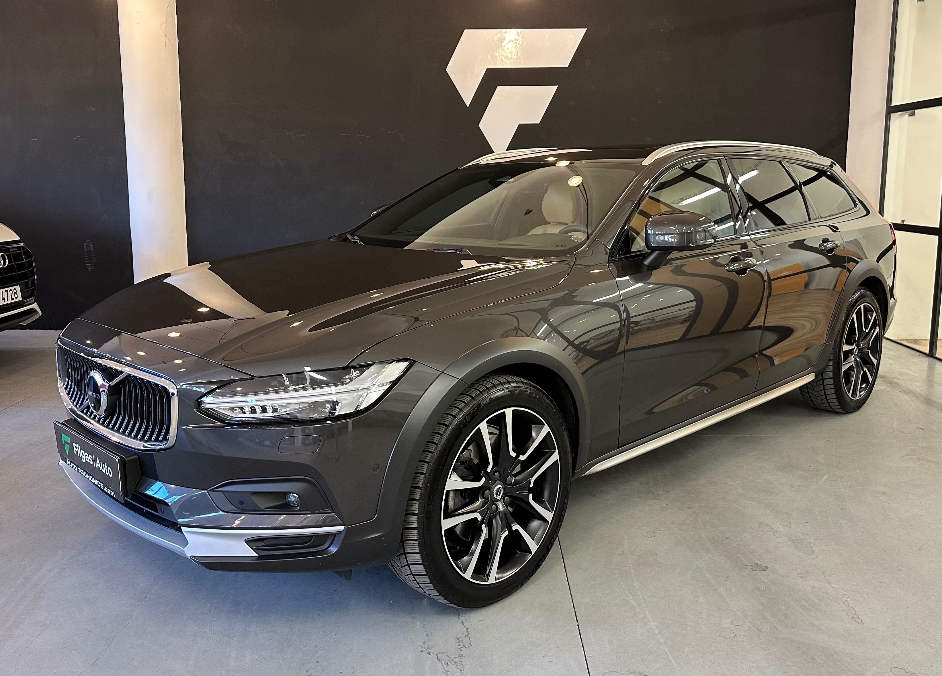 Volvo V90, B5 CROSS COUNTRY TOP VÝBAVA
