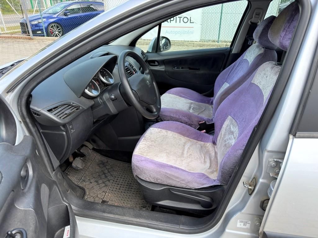 Peugeot 207, 1.4i 54 kW 1. majitel ČR - fotka 6