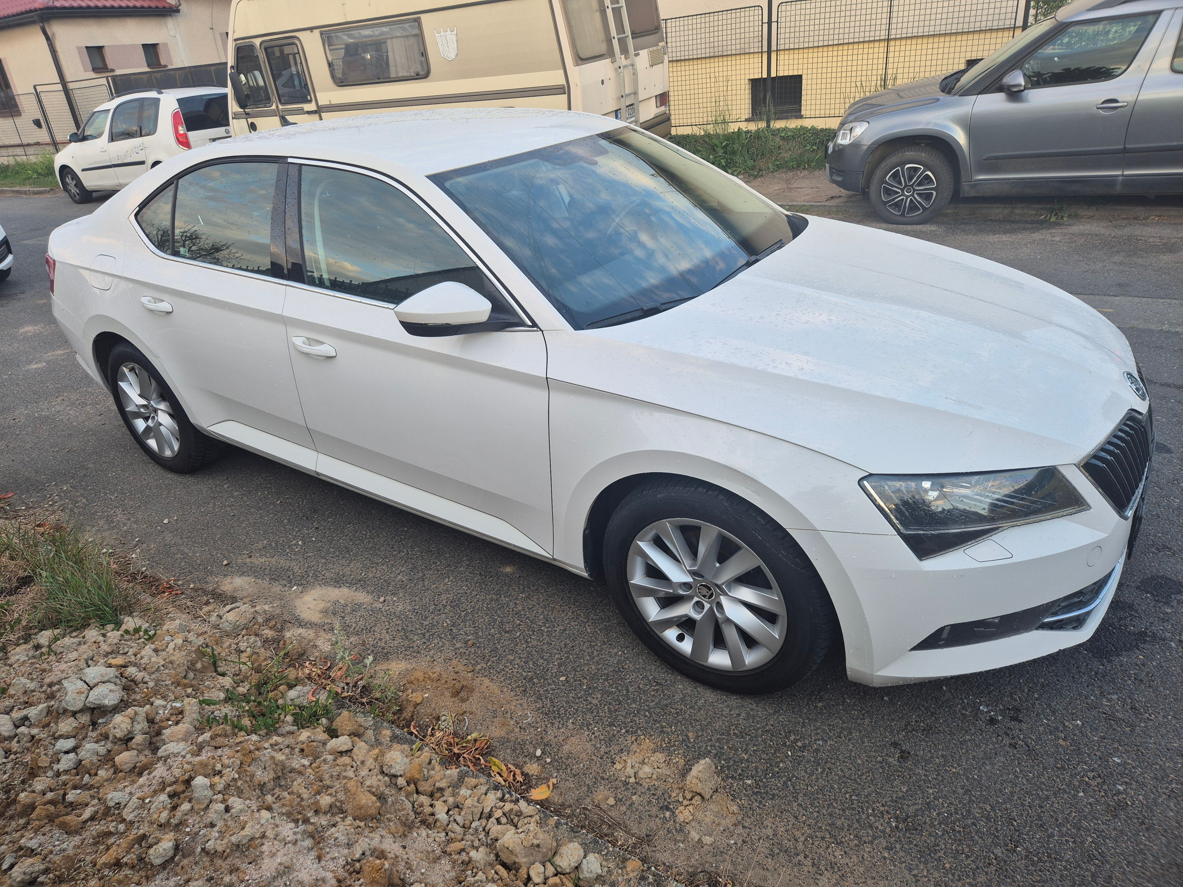 Škoda Superb, pravid.servis,novaSTK,1řidič - fotka 3