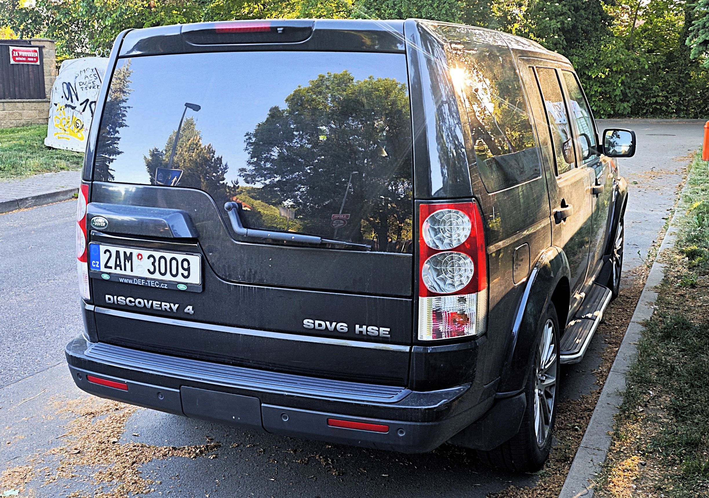 Land Rover Discovery, 3.0D SDV6 HSE Vada motoru DPH - fotka 4