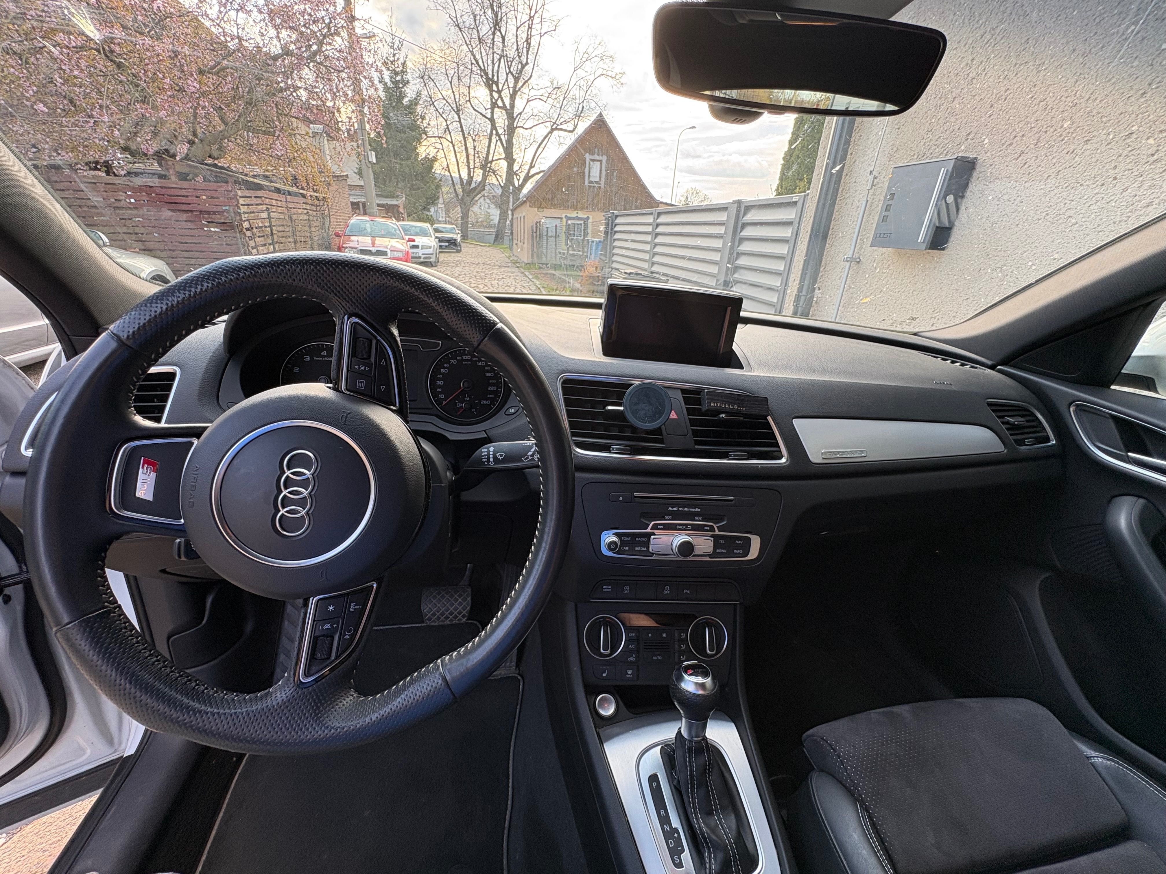Audi Q3, Audi Q3 S-line 2.0 TFSI - fotka 5