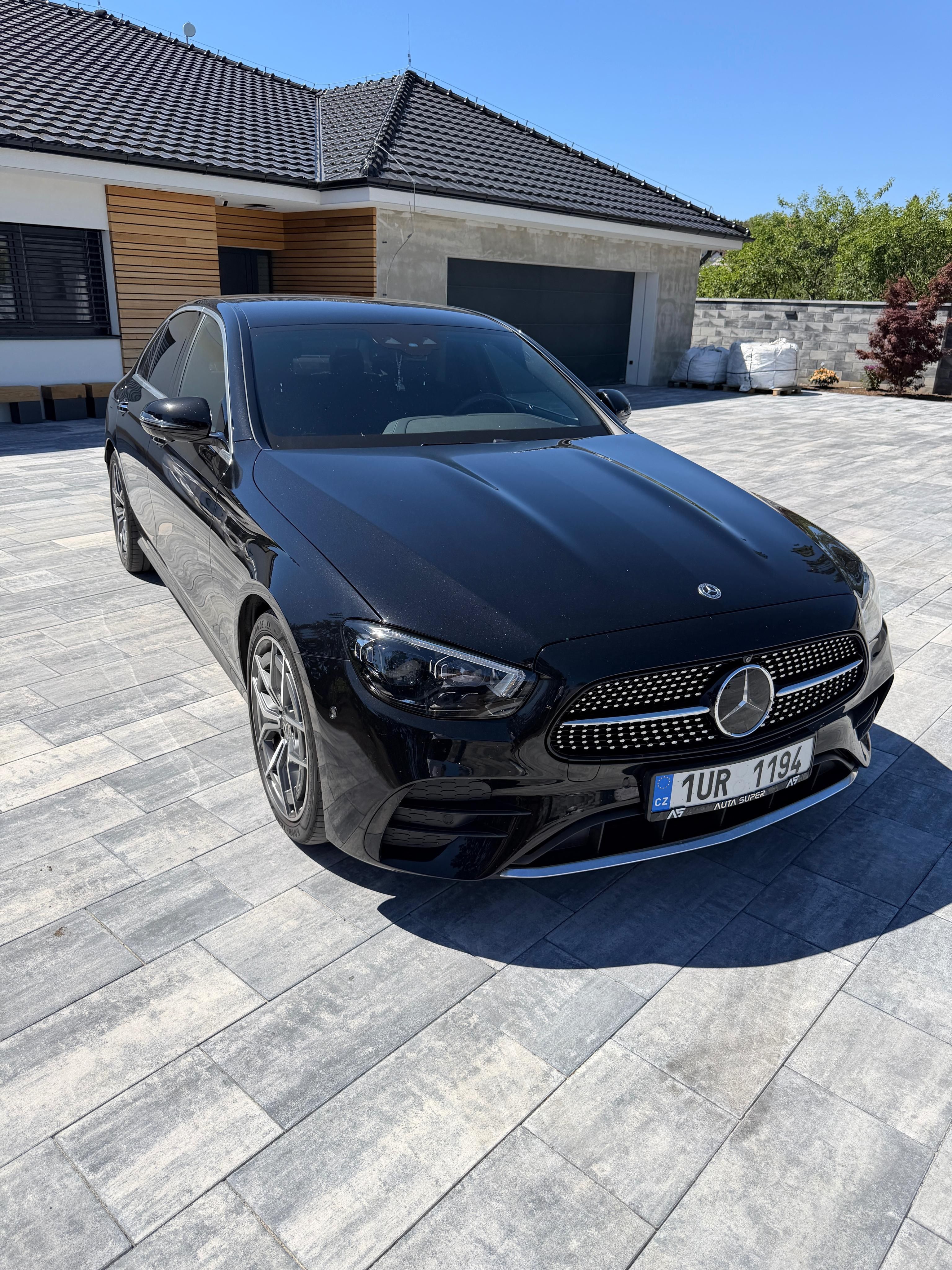 Mercedes-Benz Třídy E, AMG / TOP výbava + zimní pneu - fotka 2