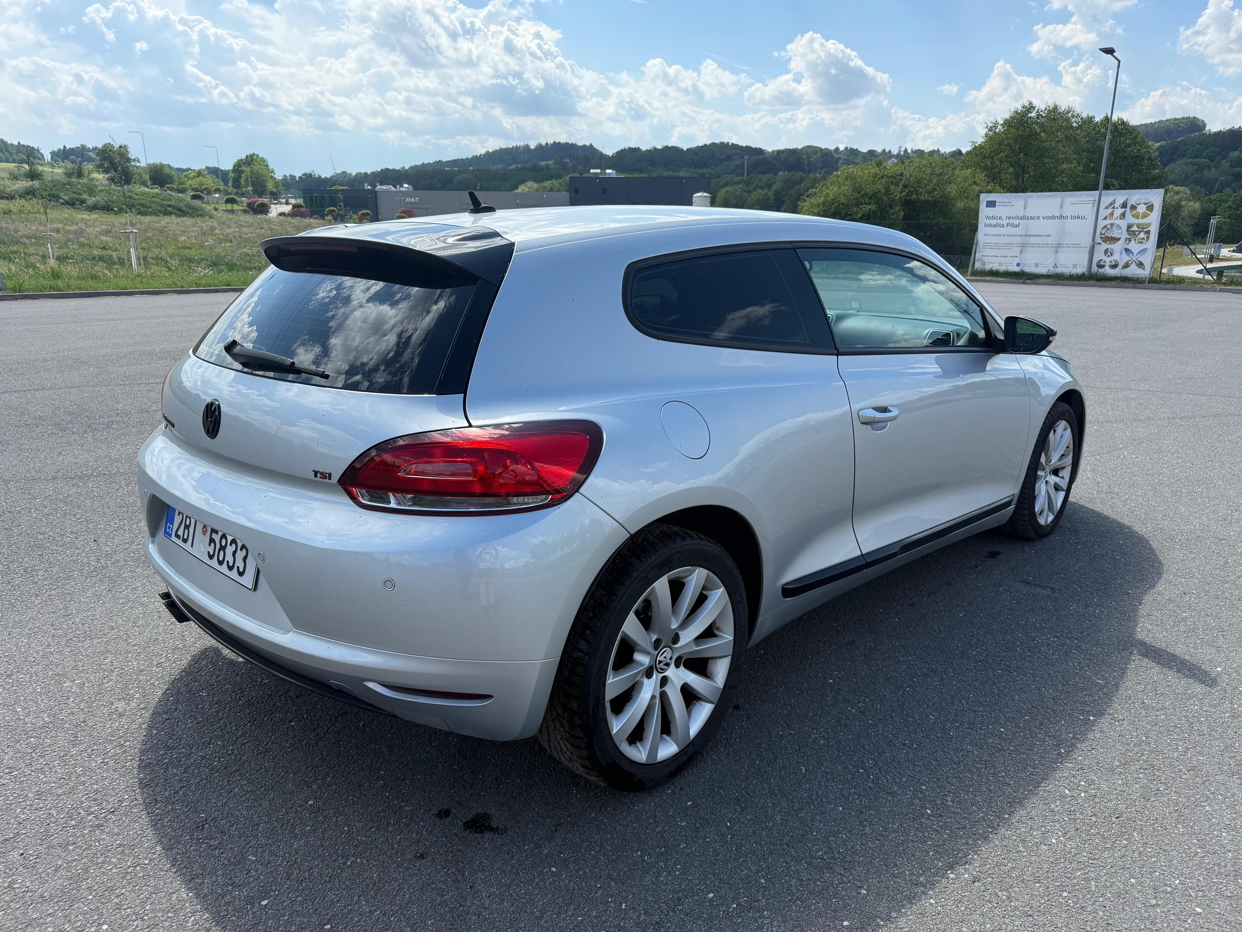 Volkswagen Scirocco, 1,4tsi 118kw černý strop - fotka 5