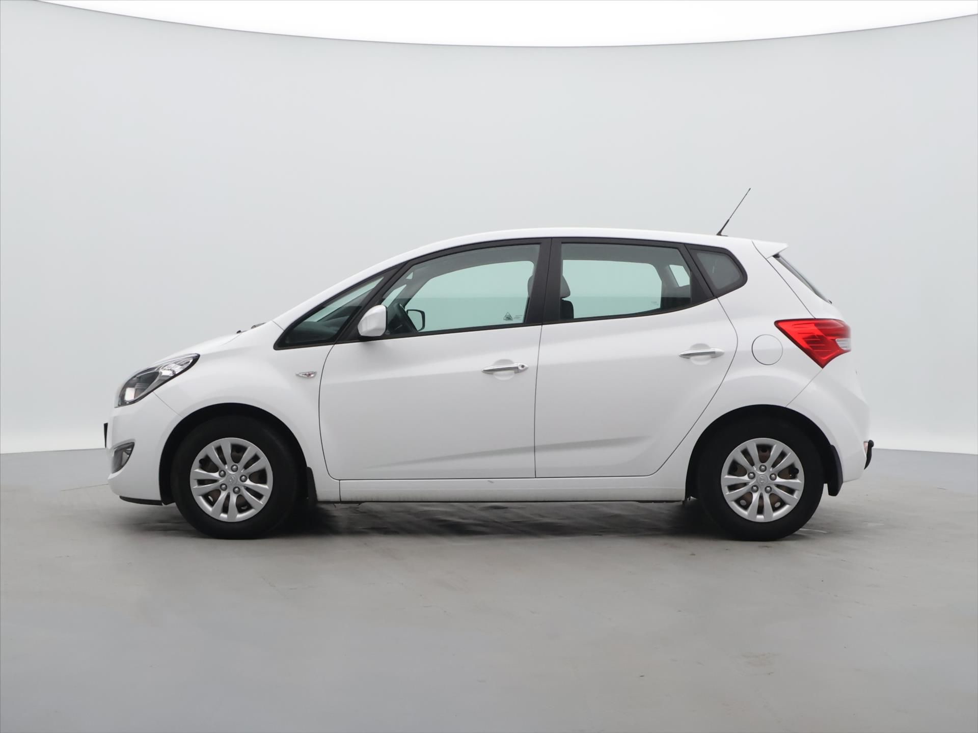Hyundai ix20, 1,4 CVVT 66kW Trikolor Klima C - fotka 4