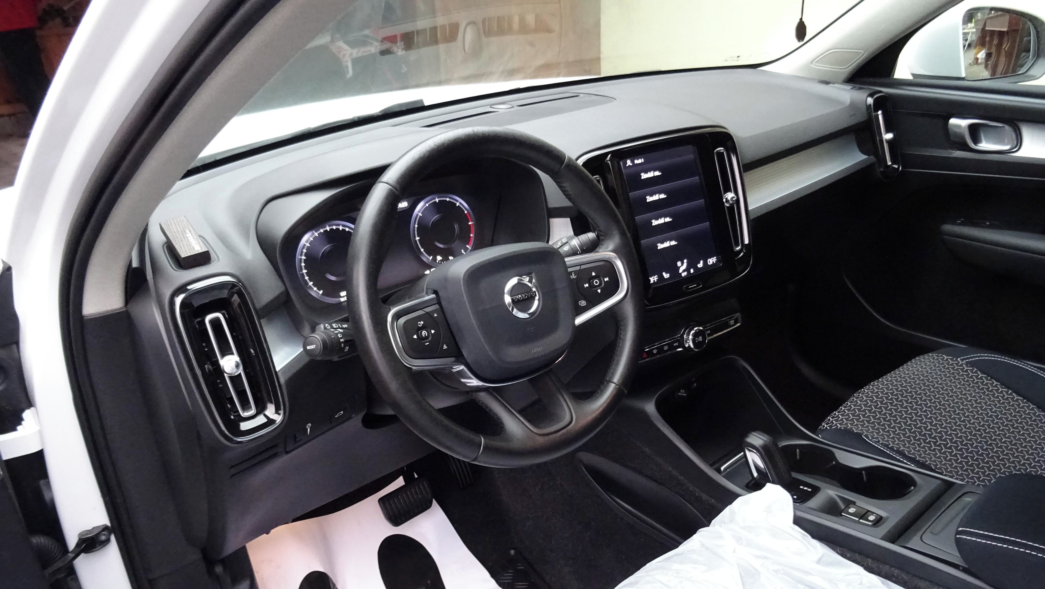 Volvo XC40 - fotka 4