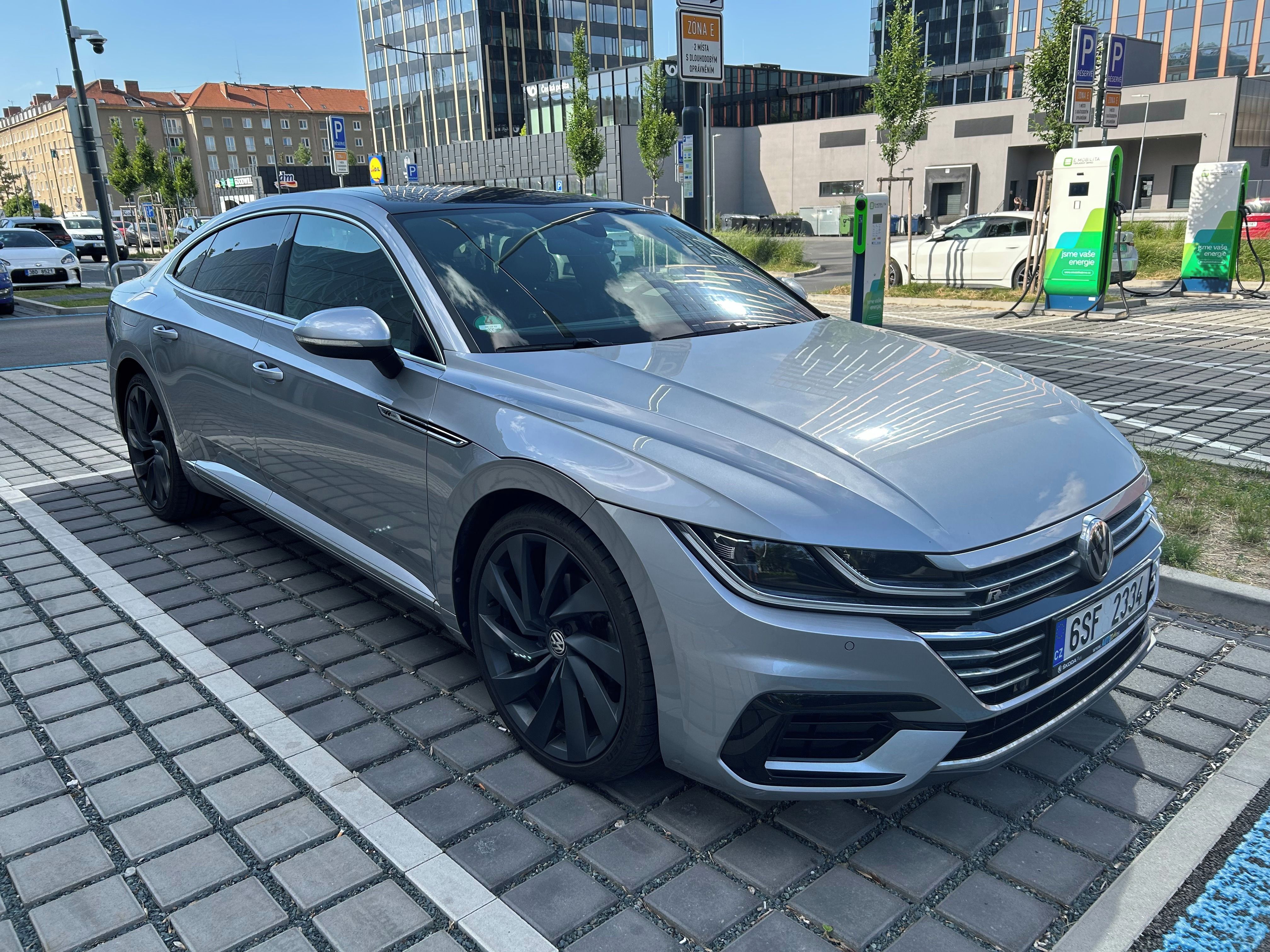 Volkswagen Arteon, 2.0 TSI R-Line - servisováno - fotka 3