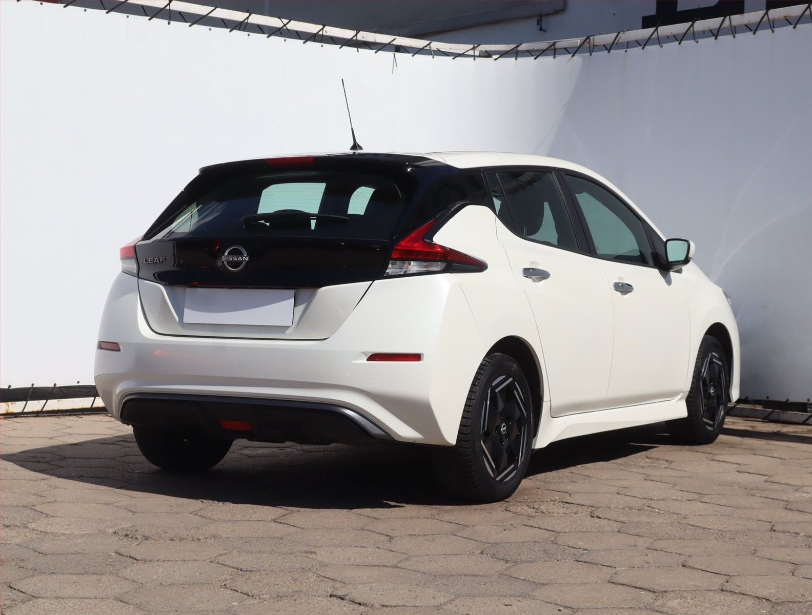 Nissan LEAF, 40 kWh, SoH 93%, Automat - fotka 5