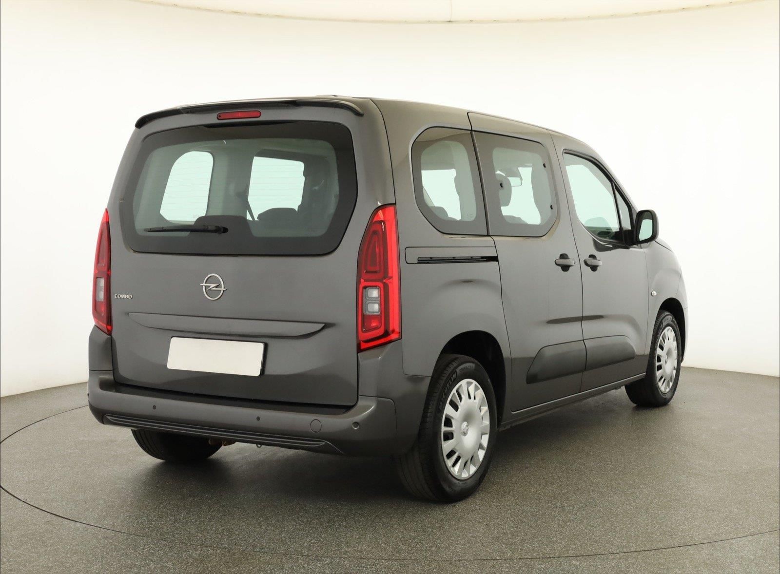 Opel Combo, 1.2 Turbo, Life, 5Míst, Klima - fotka 5