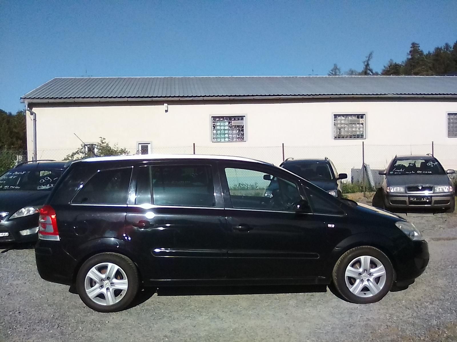 Opel Zafira, 1.6i 16V , 1.majitel - fotka 3