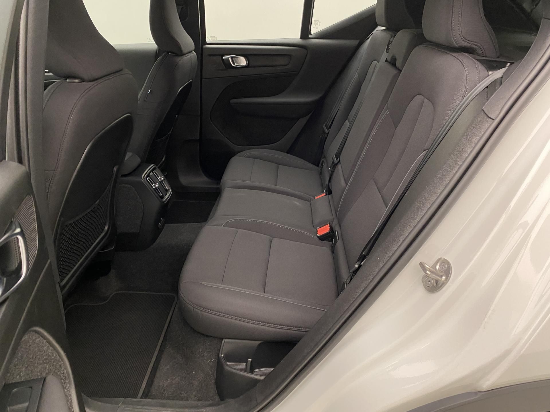 Volvo XC40, PURE ELECTRIC RECHARGE CORE - fotka 5