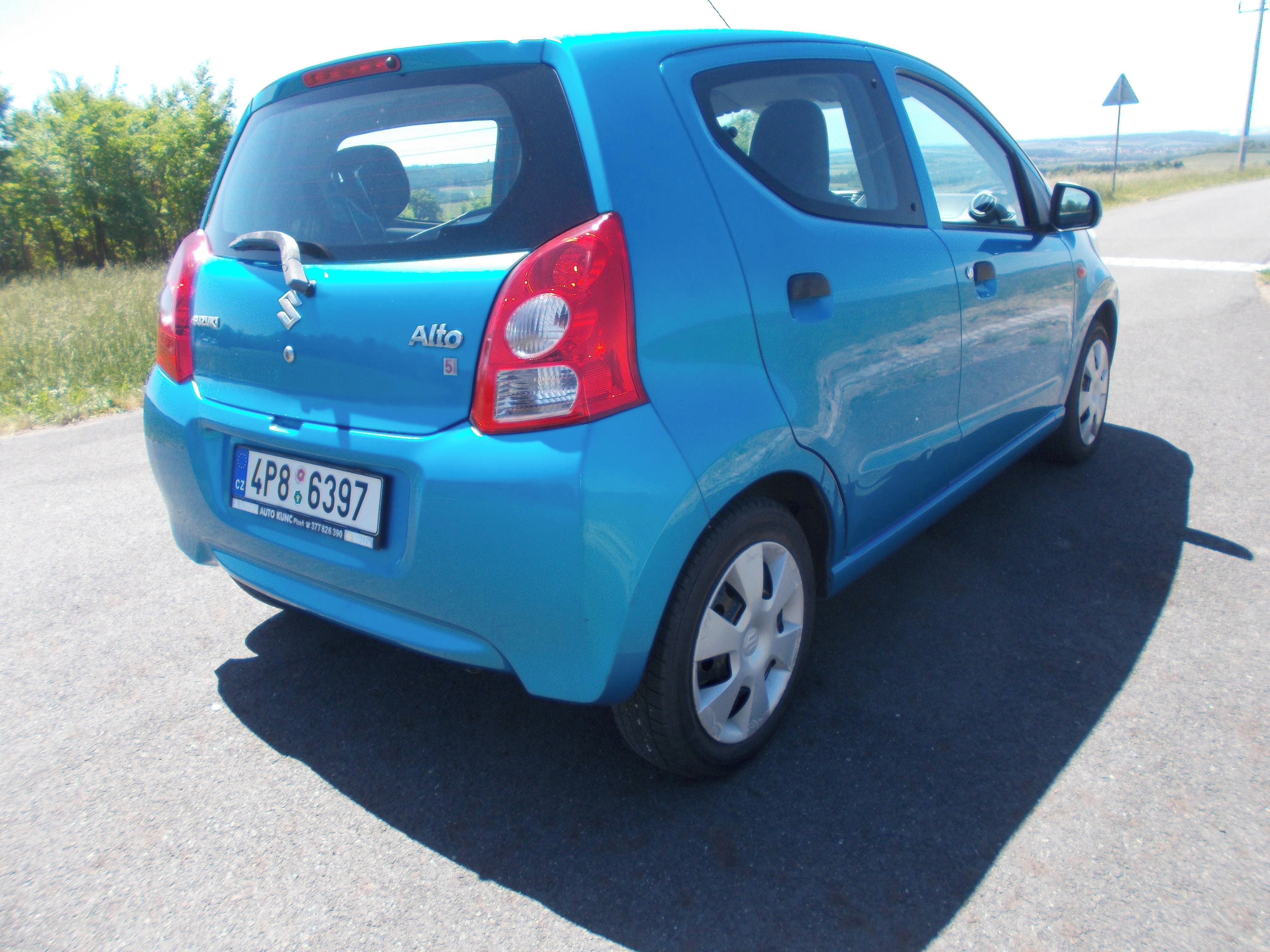 Suzuki Alto, 1,0 1 maj koup v ČR 66 000 KM - fotka 5