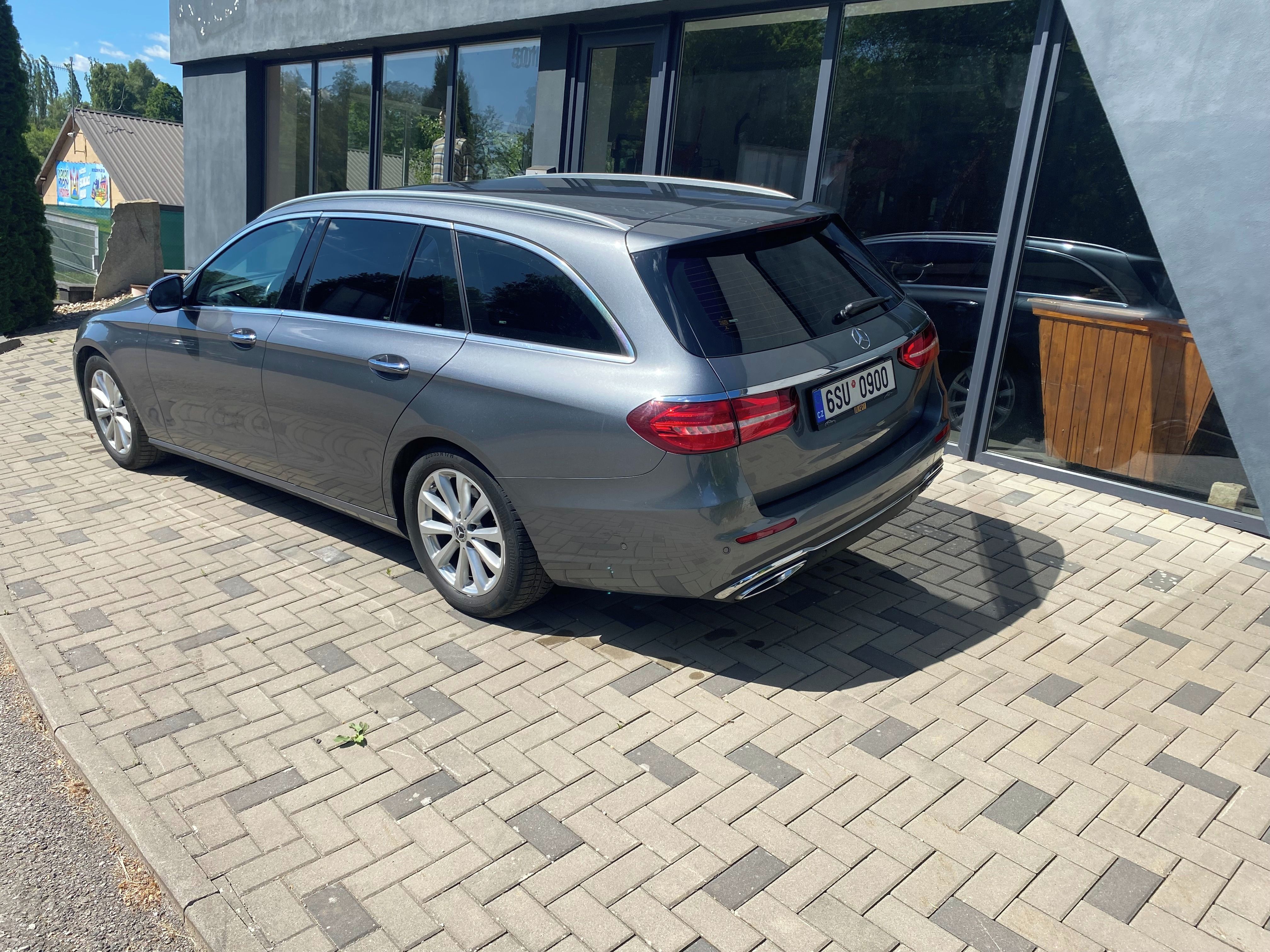 Mercedes-Benz Třídy E, E 300 D - fotka 5