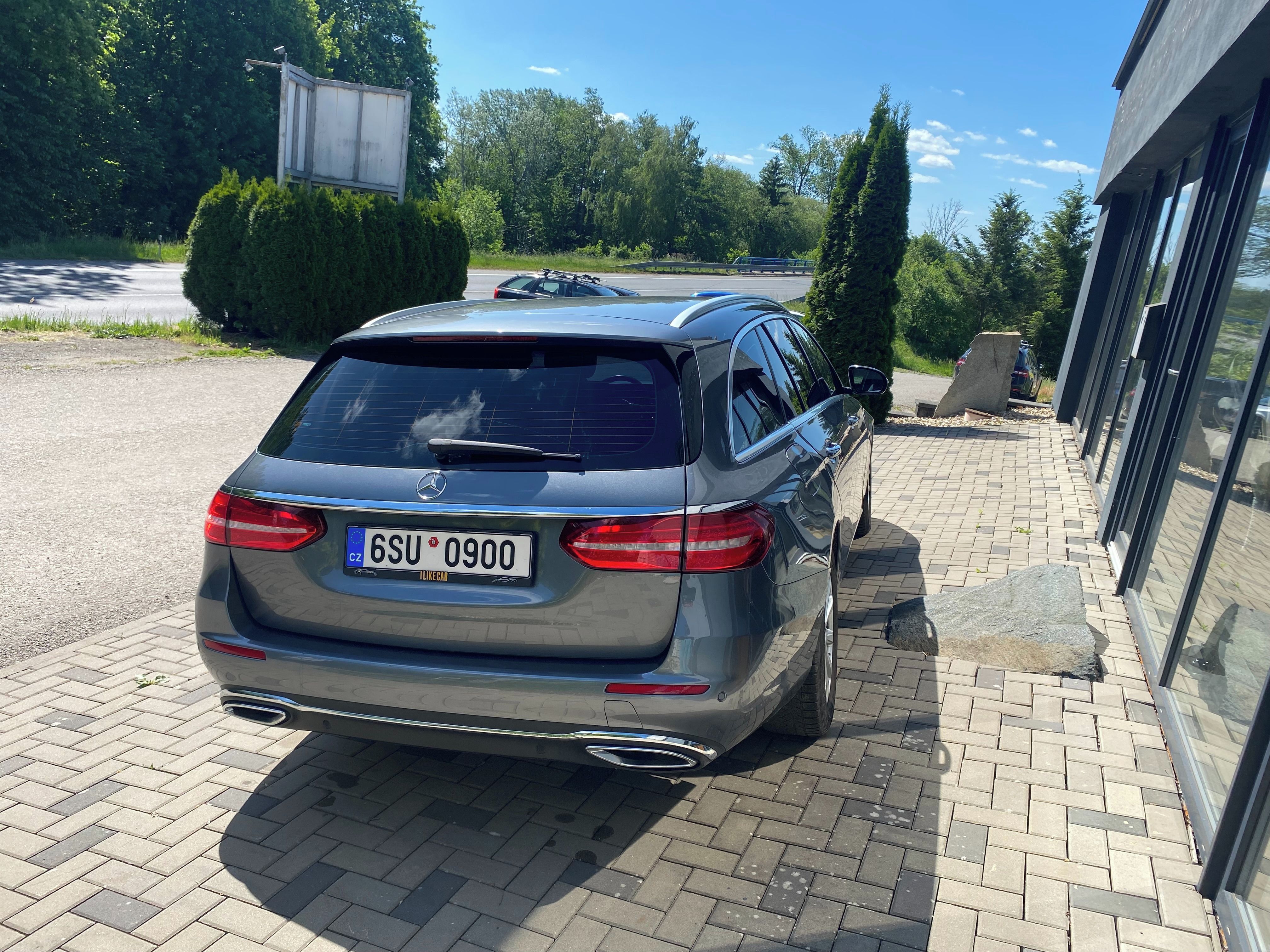 Mercedes-Benz Třídy E, E 300 D - fotka 4